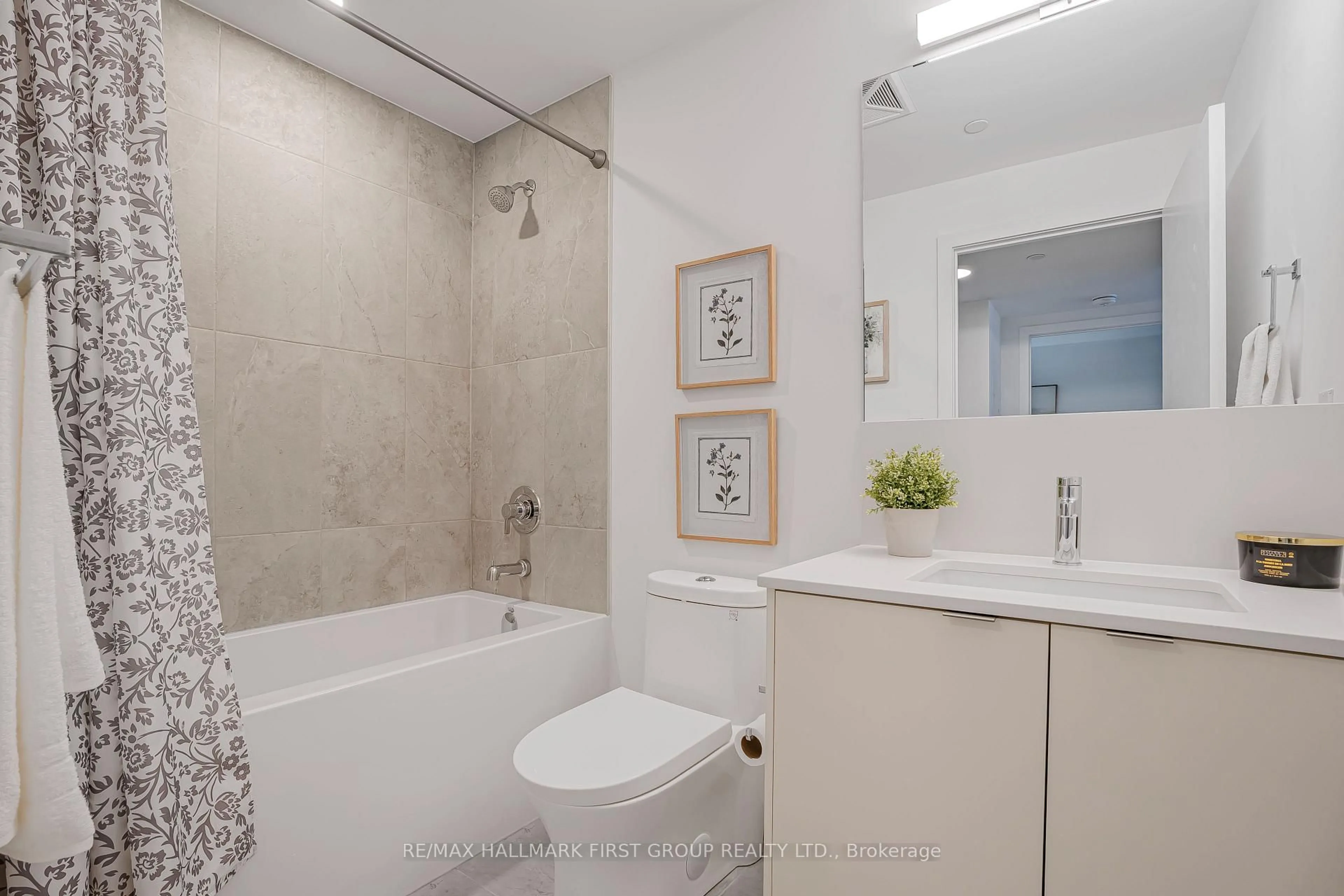 Standard bathroom, ceramic/tile floor for 1604 Charles St #316, Whitby Ontario L1N 0P2