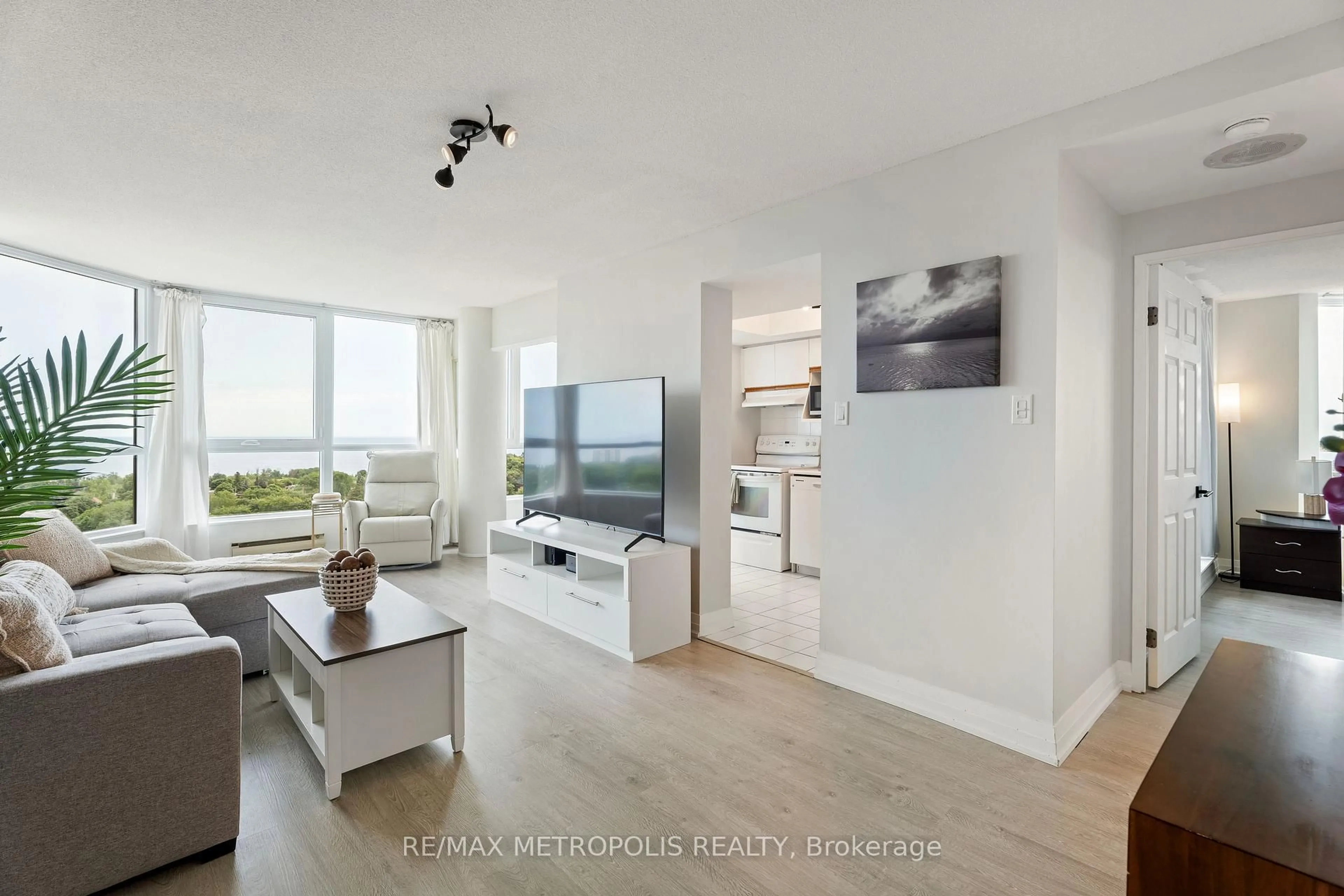 Unknown for 3233 Eglinton Ave #1707, Toronto Ontario M1J 3N6