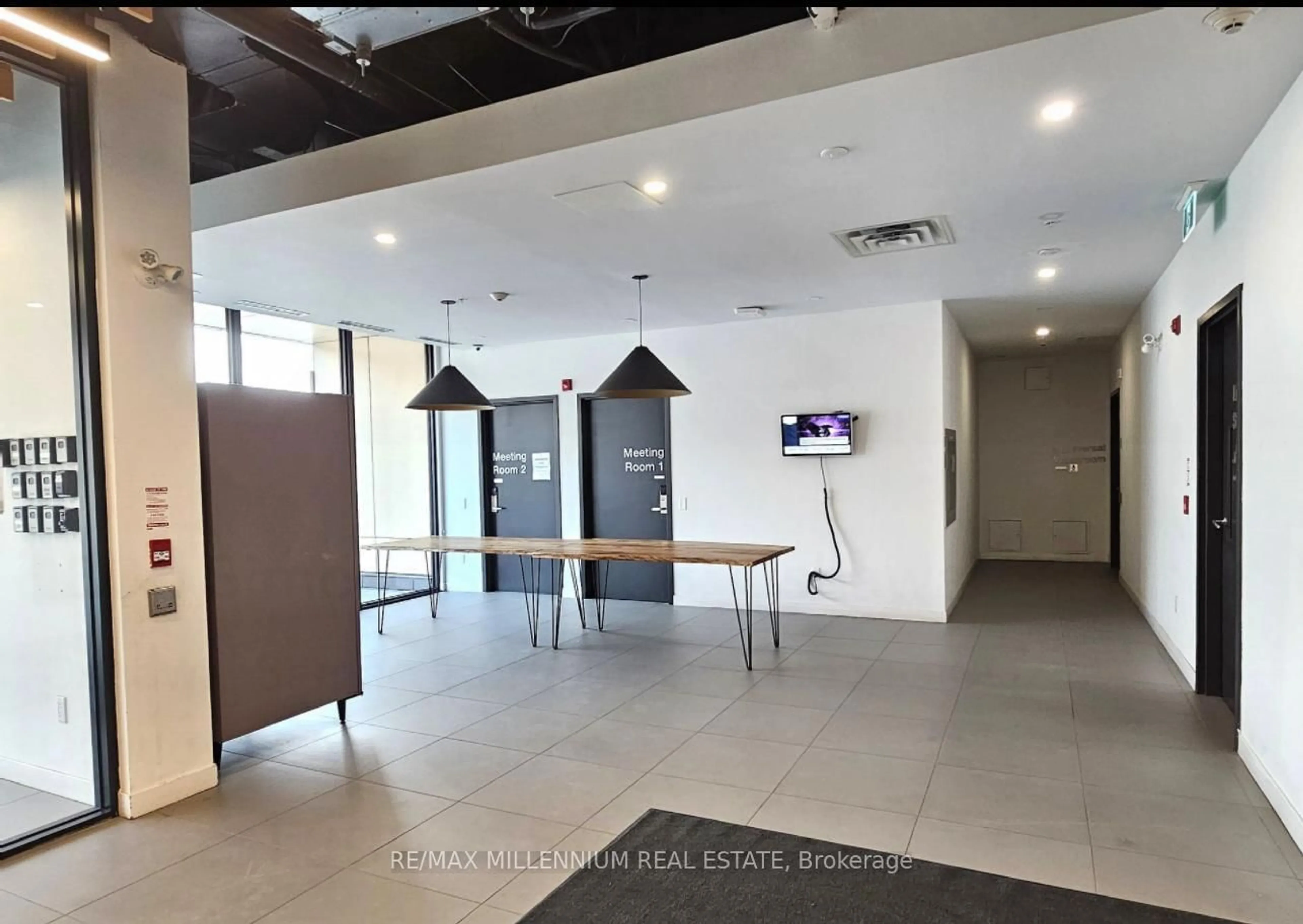 Indoor foyer for 1800 Simcoe St #208, Oshawa Ontario L1G 0C2