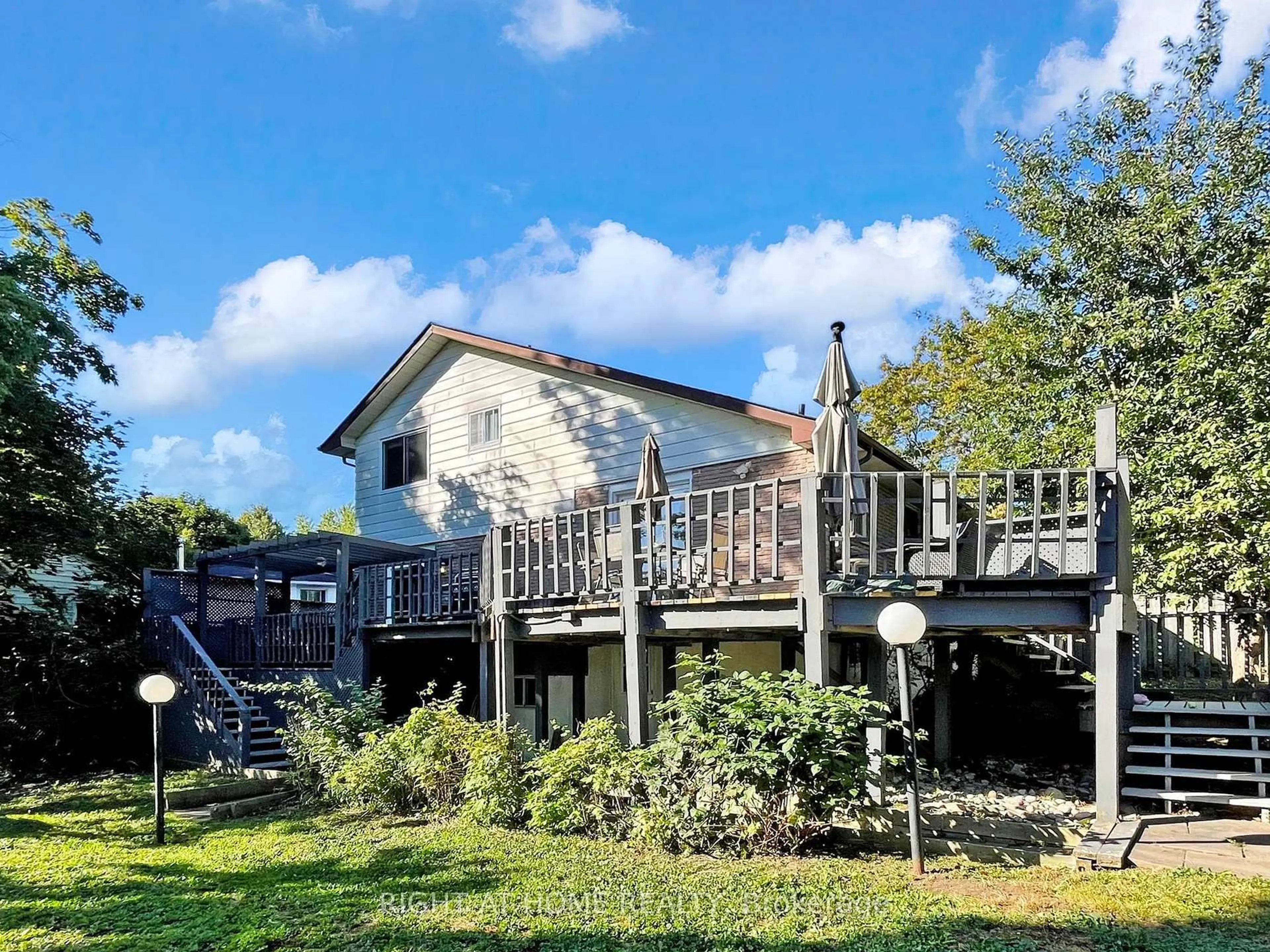 A pic from outside/outdoor area/front of a property/back of a property/a pic from drone, water/lake/river/ocean view for 2 Hetherington Dr, Clarington Ontario L1C 3R1