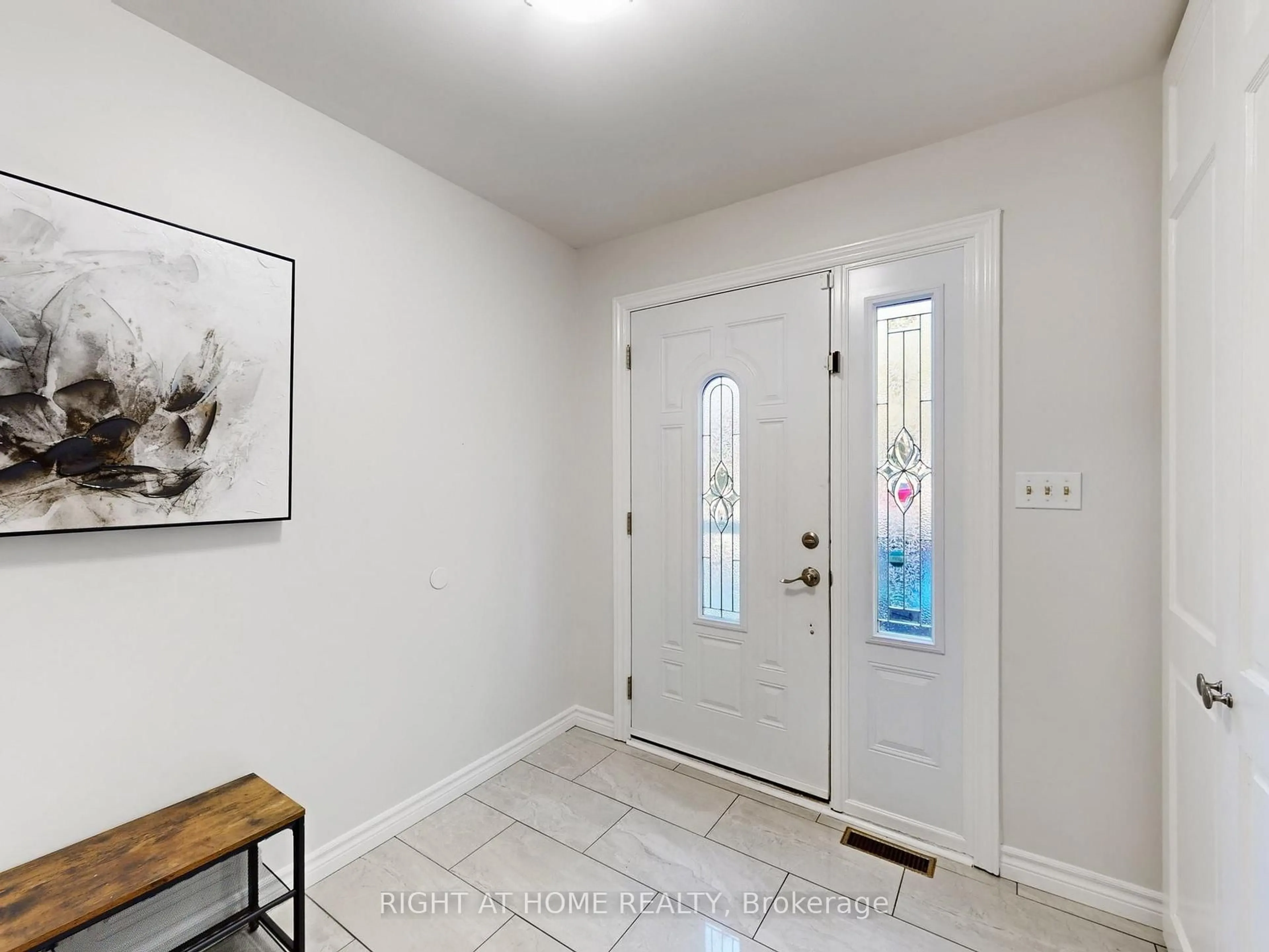 Indoor entryway for 2 Hetherington Dr, Clarington Ontario L1C 3R1