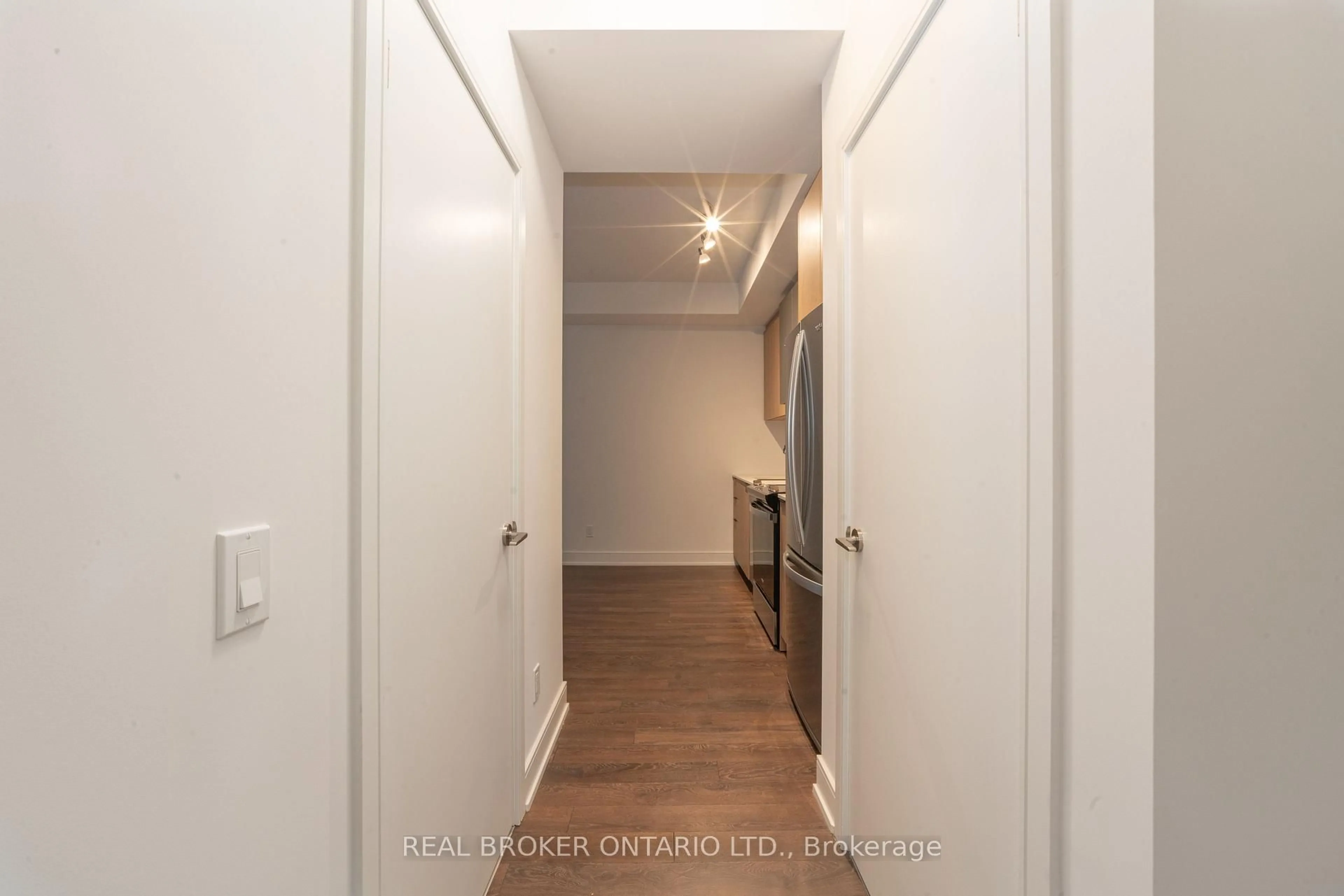 Indoor entryway for 1350 Ellesmere Rd #327, Toronto Ontario M1P 0G6