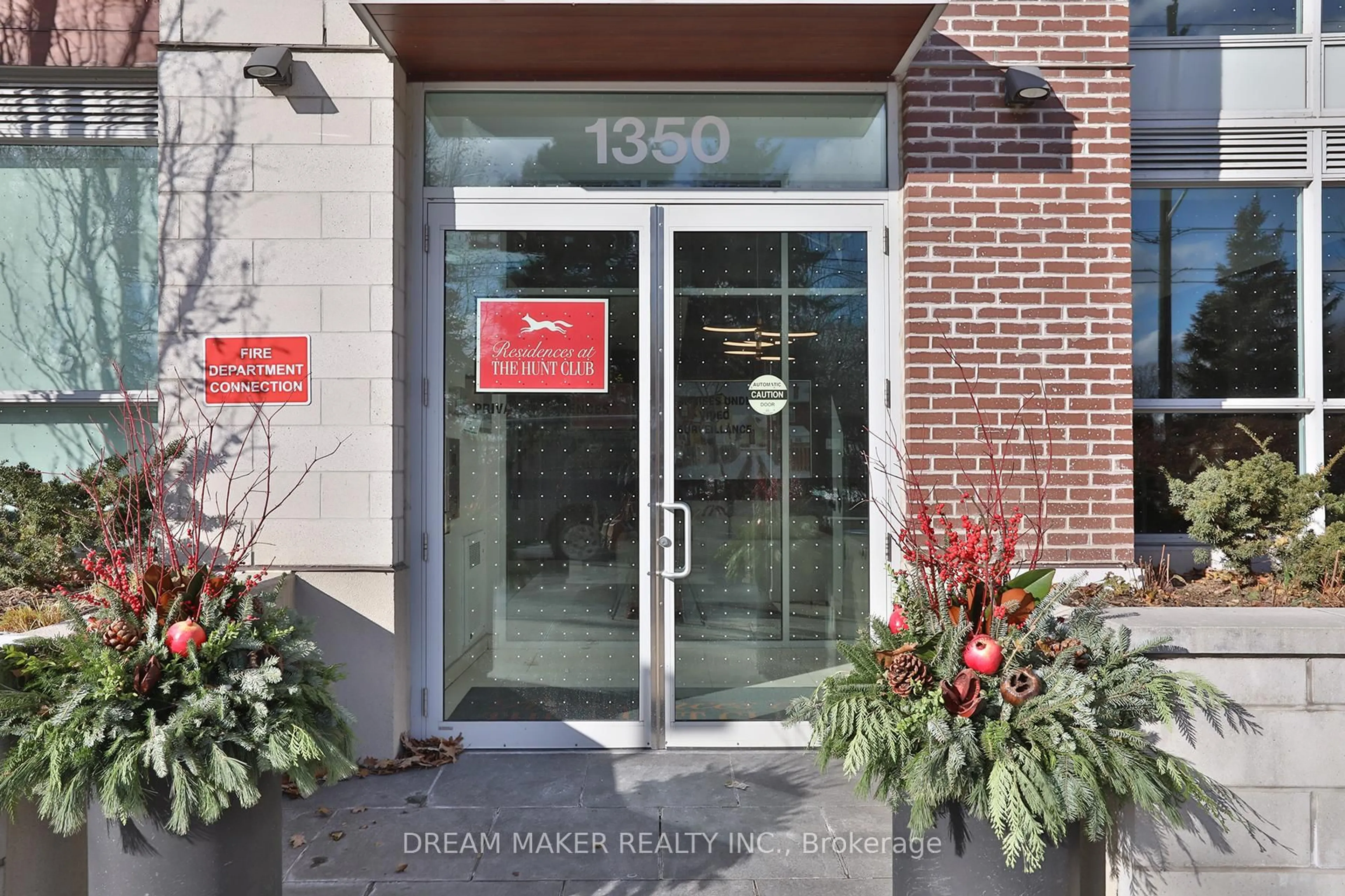 Indoor foyer for 1350 Kingston Rd #115, Toronto Ontario M1N 1C8