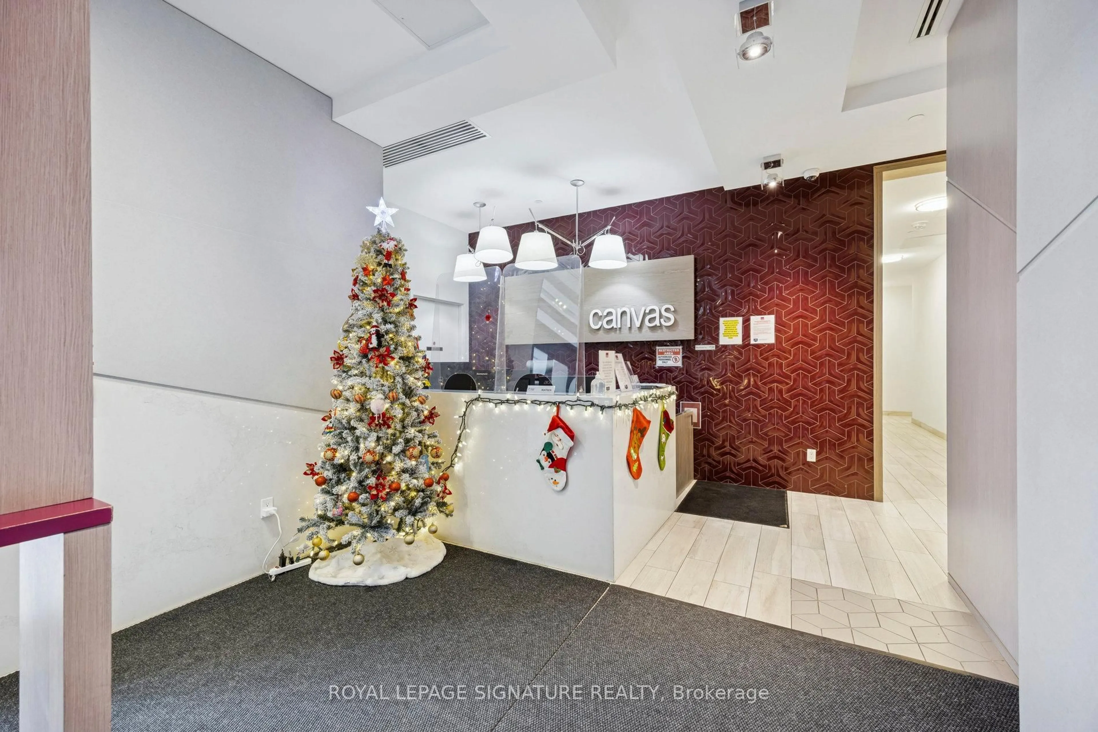Indoor foyer for 2301 Danforth Ave #424, Toronto Ontario M4C 1K5