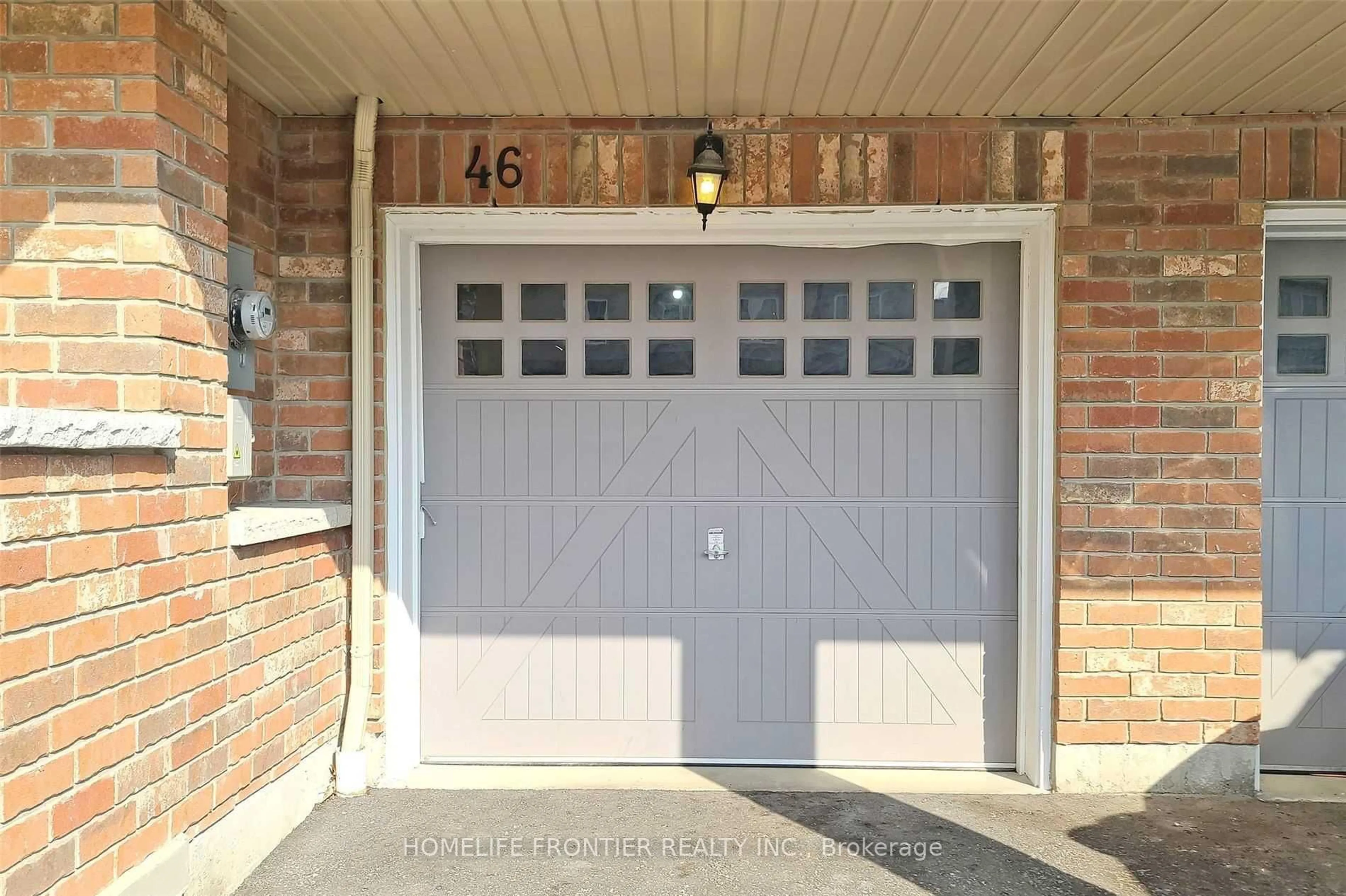 Indoor entryway for 46 Artania St, Oshawa Ontario L1L 0E7