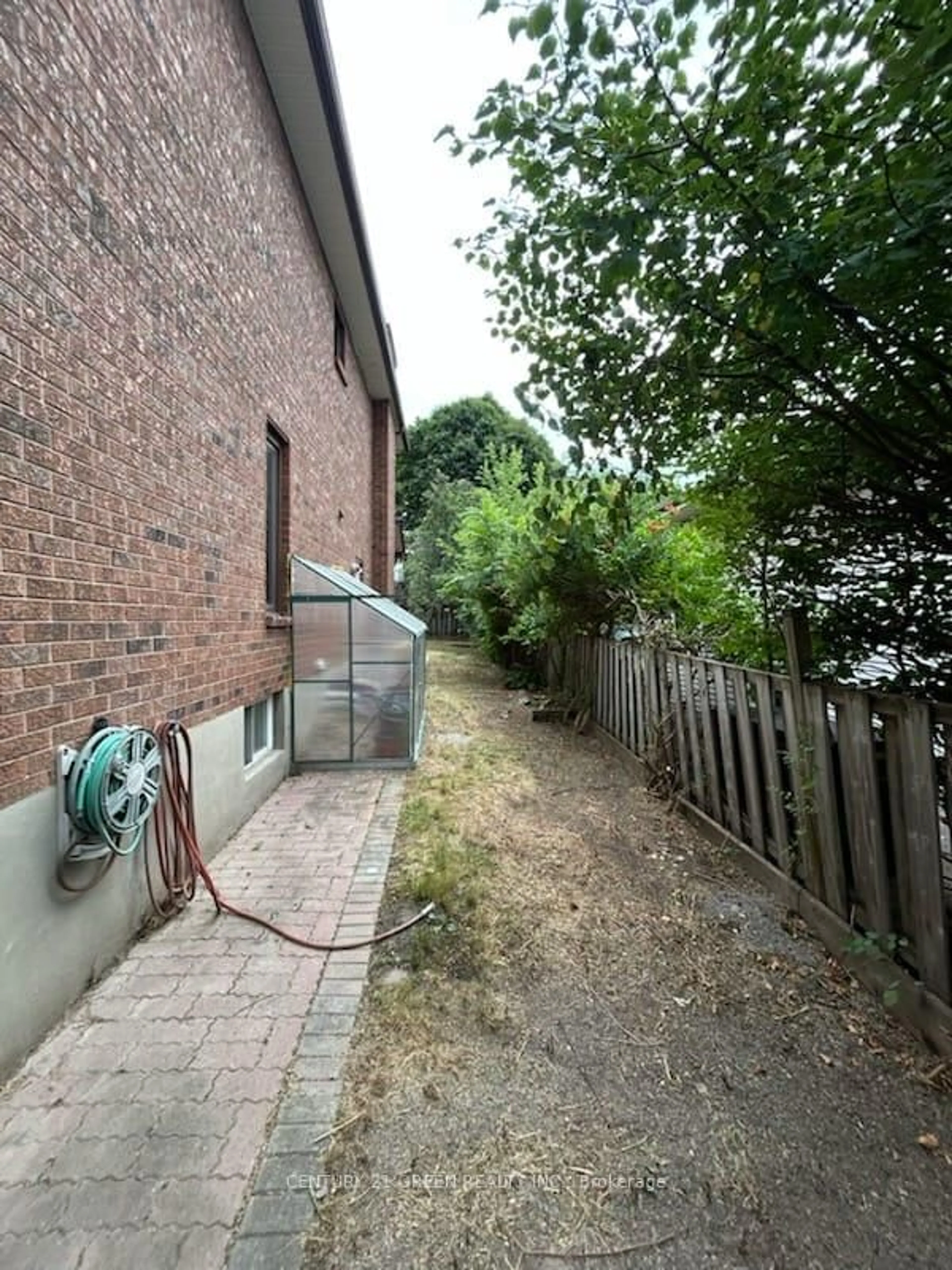 Unknown for 719 Keates Ave, Oshawa Ontario L1H 7Y3