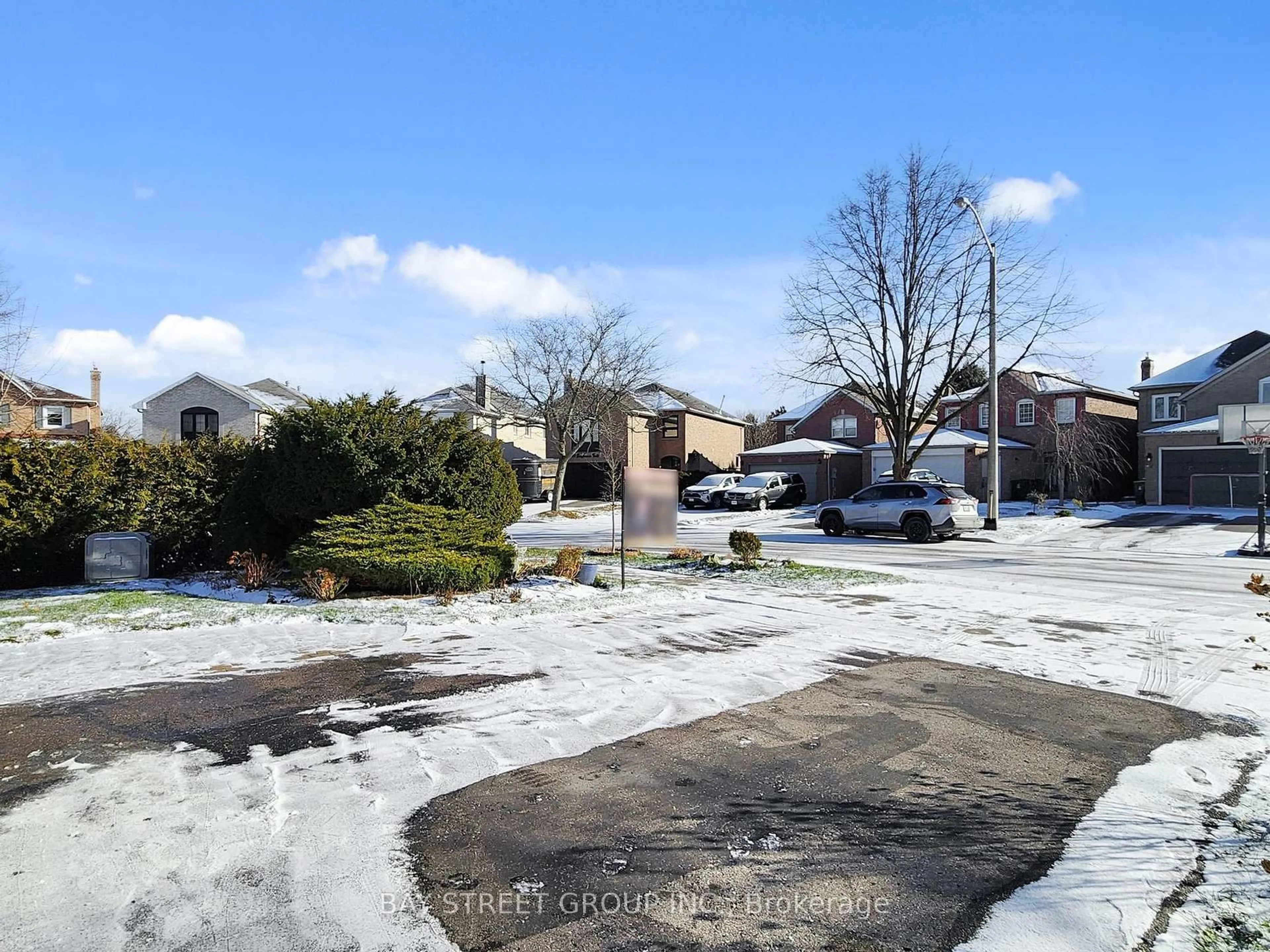 A pic from outside/outdoor area/front of a property/back of a property/a pic from drone, street for 50 Greybeaver Tr, Toronto Ontario M1C 4N6