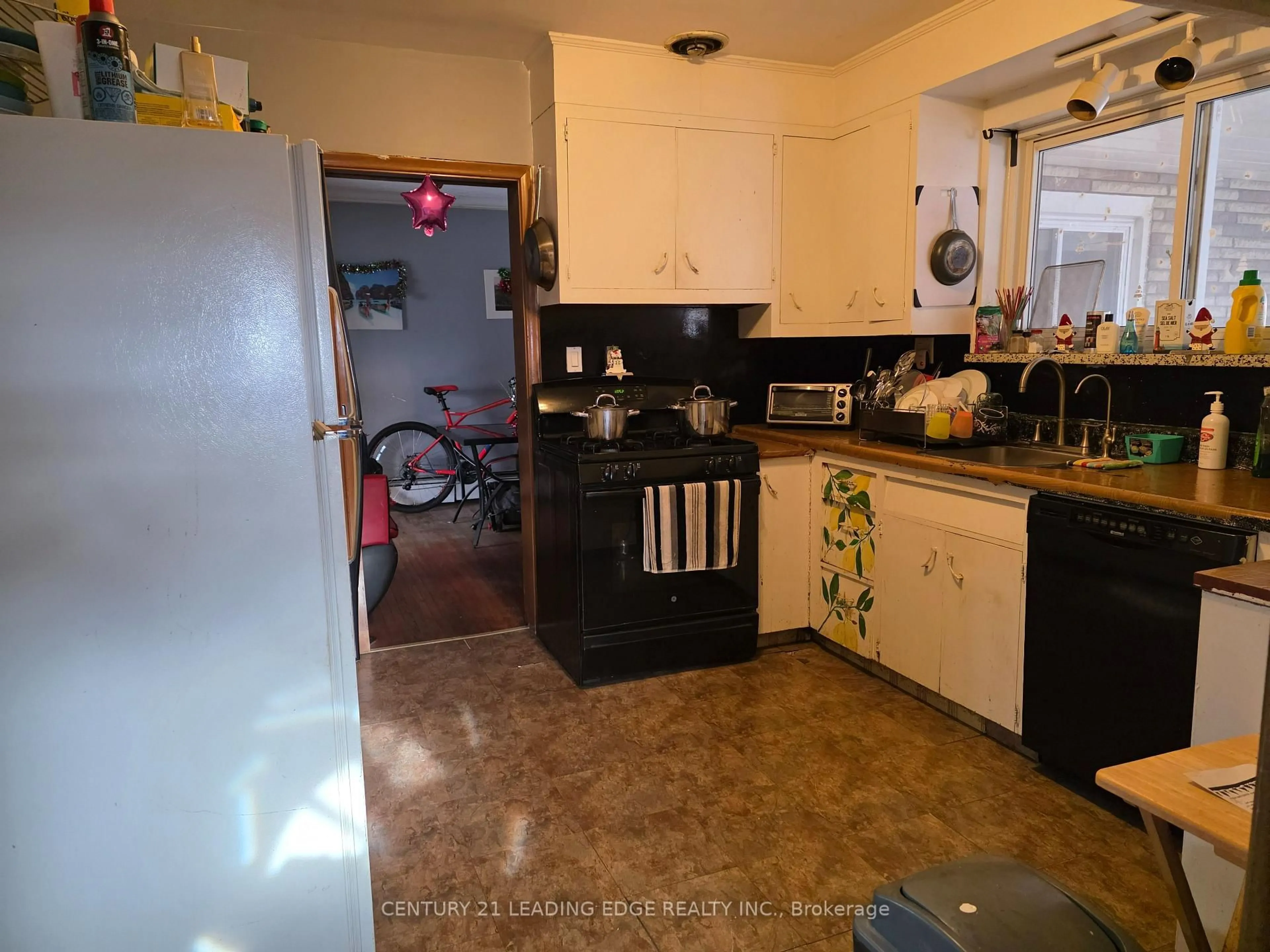 Standard kitchen, unknown for 1097 Pharmacy Ave, Toronto Ontario M1R 2H2