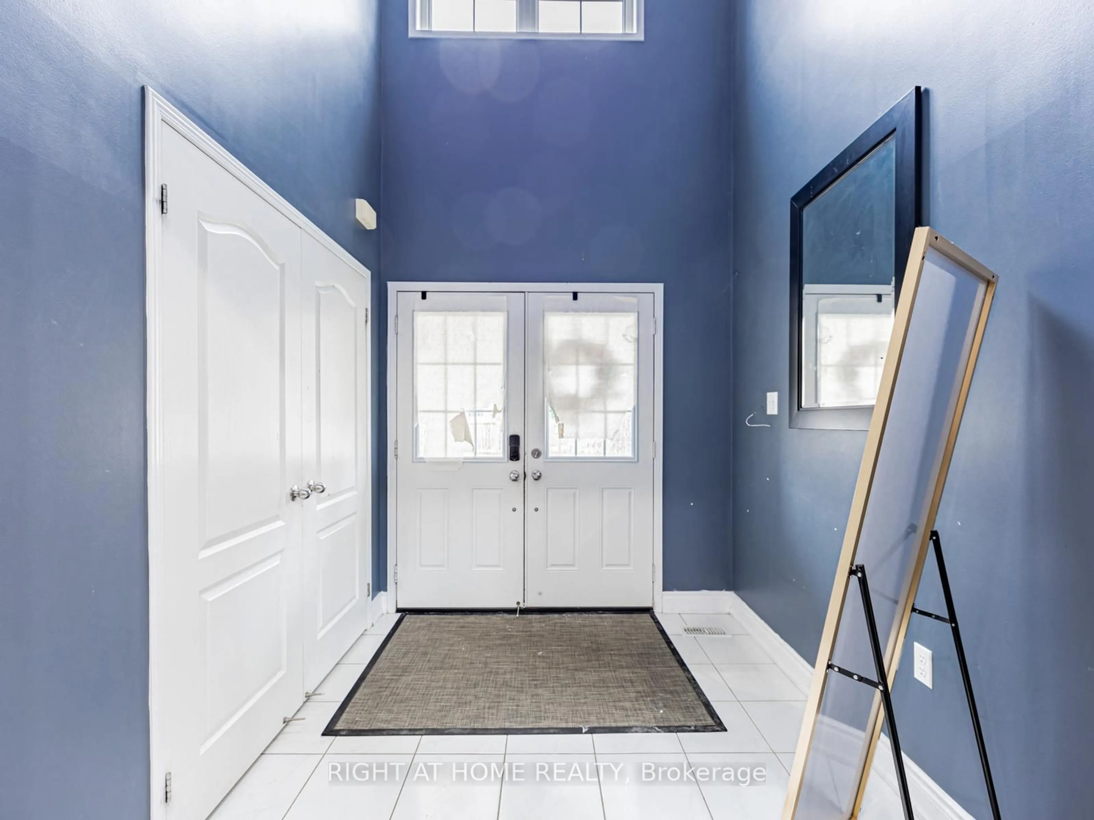 Indoor entryway for 1904 Arborwood Dr, Oshawa Ontario L1K 0R3