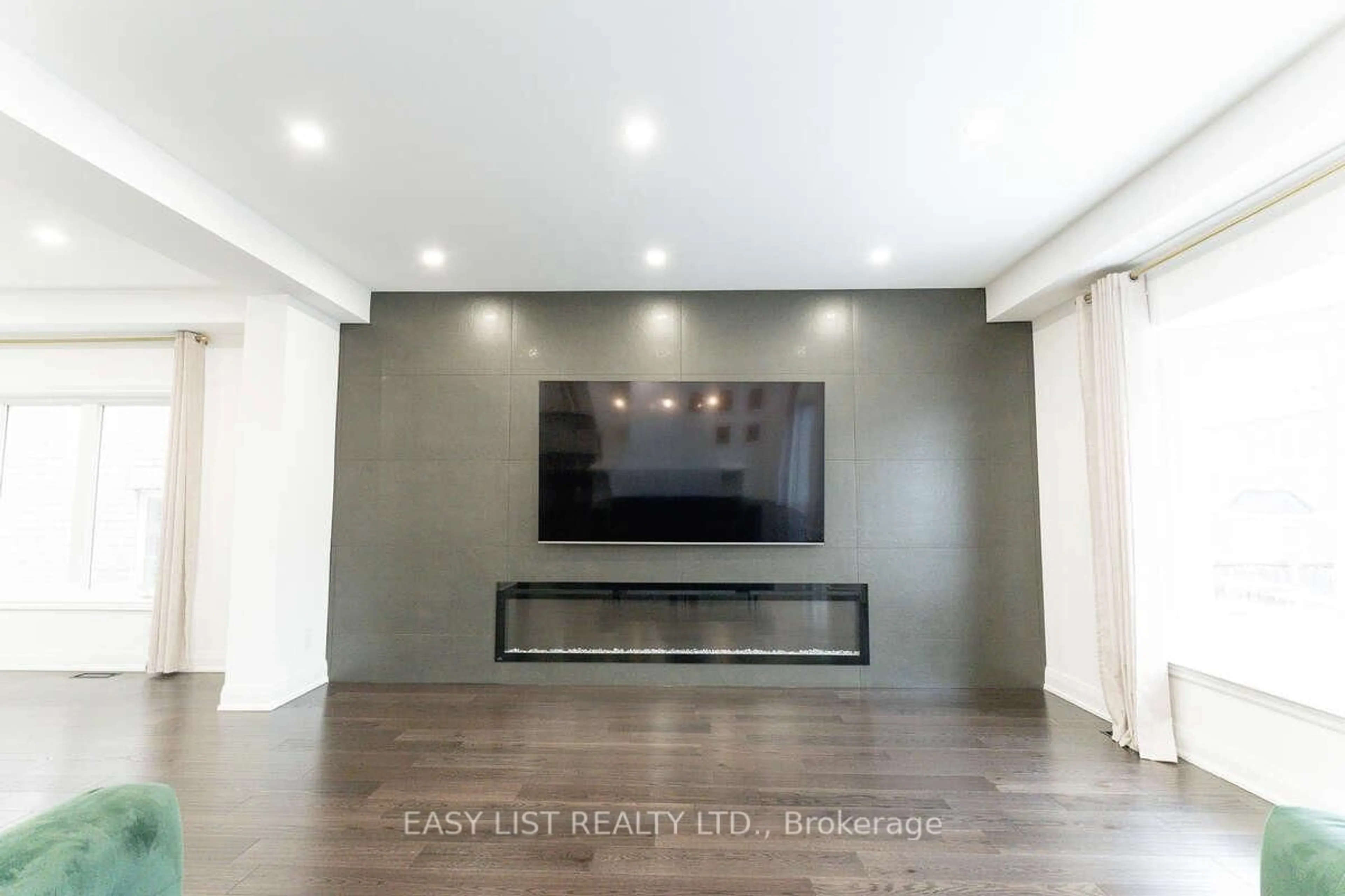 Home theater for 3 Halliday St, Ajax Ontario L1Z 0N3