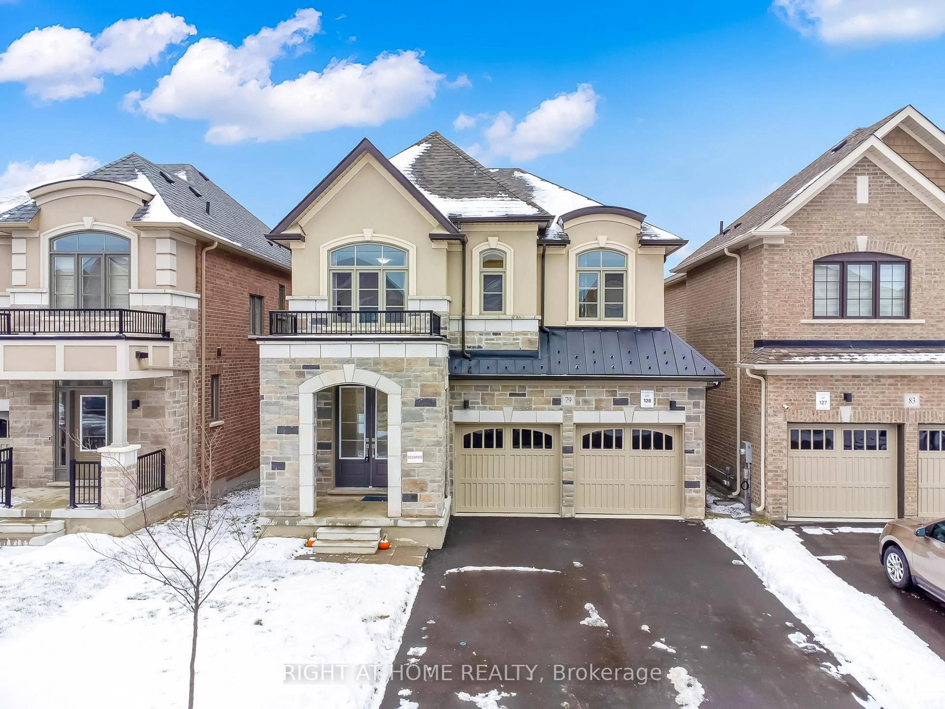 A pic from outside/outdoor area/front of a property/back of a property/a pic from drone, street for 79 Ed Ewert Ave, Clarington Ontario L1B 0W7