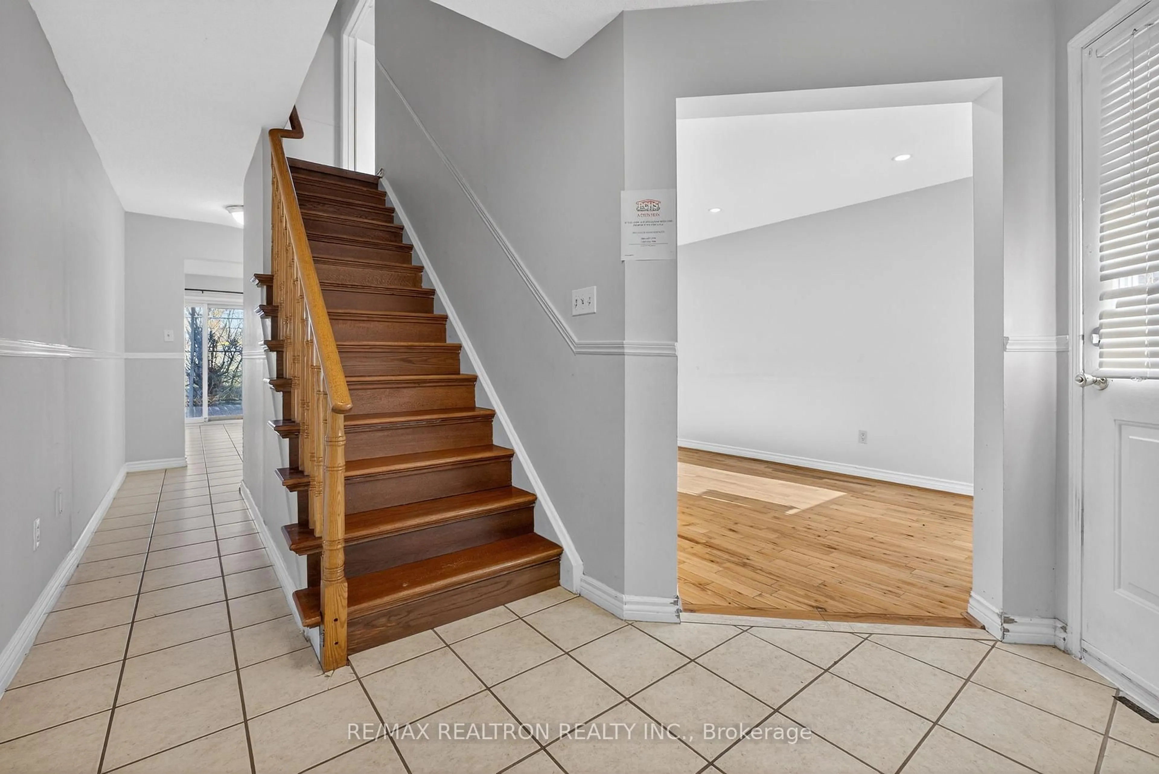 Unknown for 1622 Hollyhedge Dr, Pickering Ontario L1X 2G6