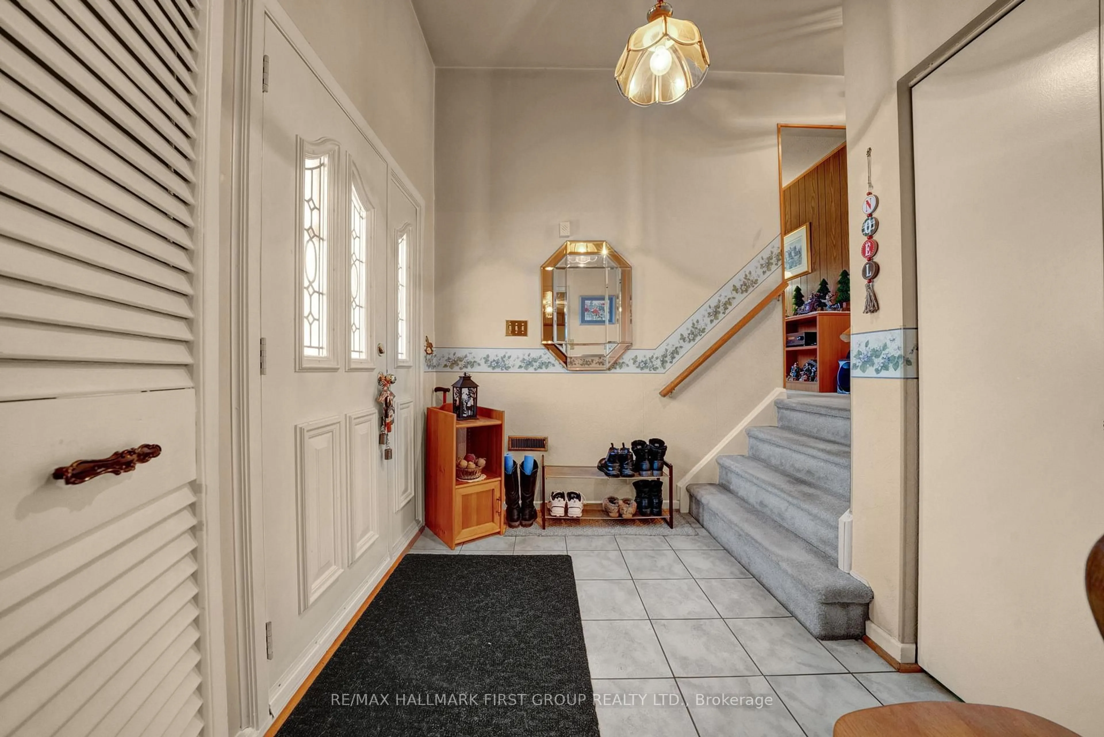 Indoor foyer for 101 Dreyer Dr, Ajax Ontario L1S 1J3