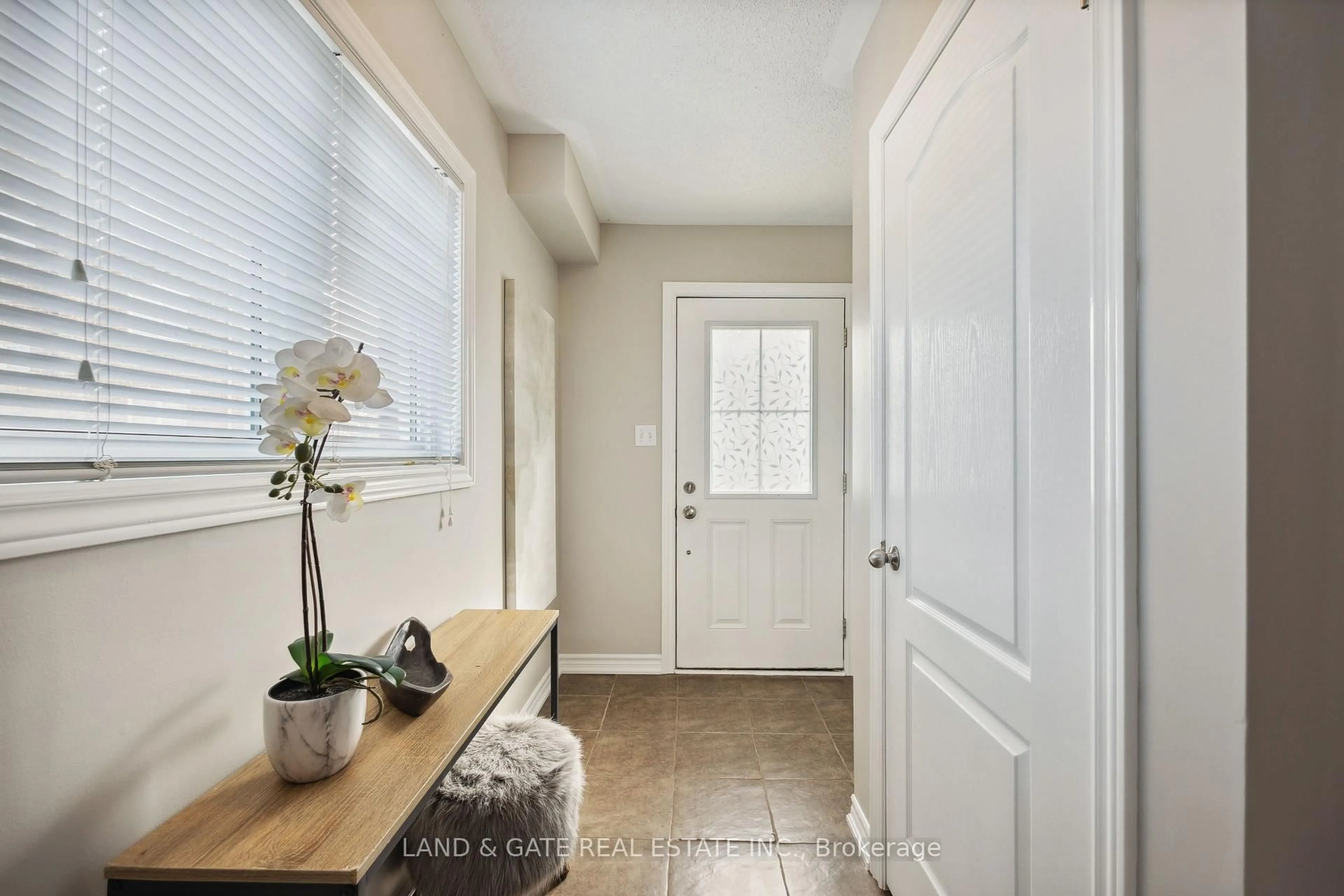 Indoor entryway for 16 Katerson Lane, Clarington Ontario L1E 0E9