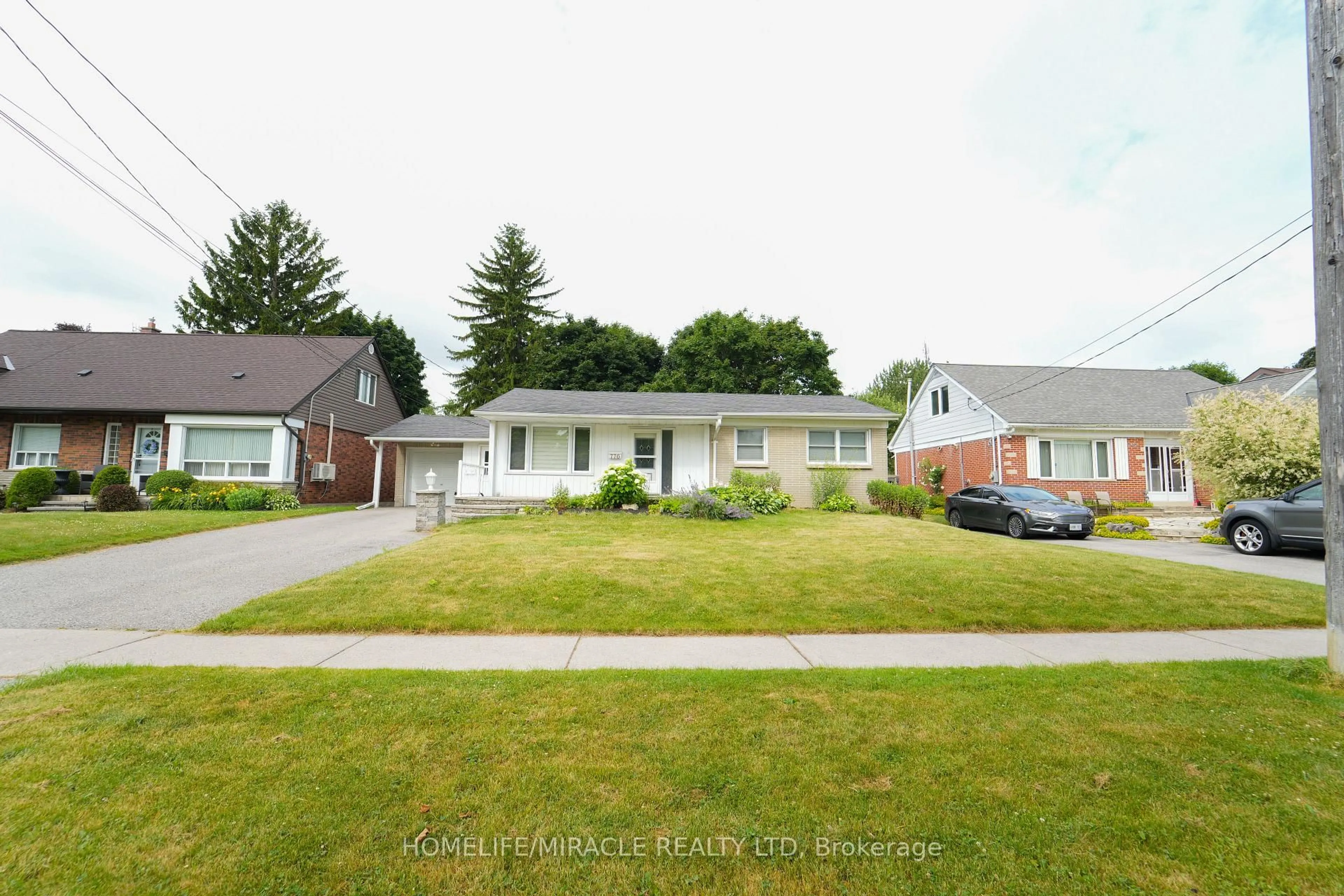 A pic from outside/outdoor area/front of a property/back of a property/a pic from drone, street for 776 Grierson St, Oshawa Ontario L1G 5J7