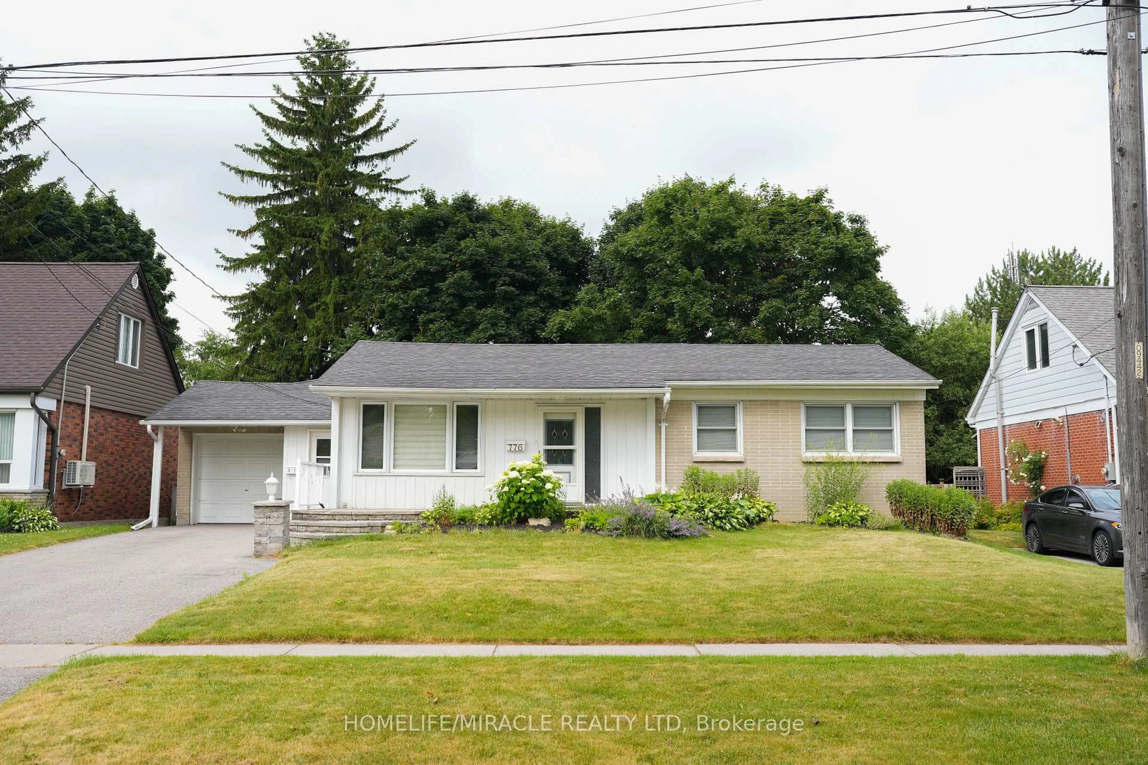 Home with vinyl exterior material, street for 776 Grierson St, Oshawa Ontario L1G 5J7