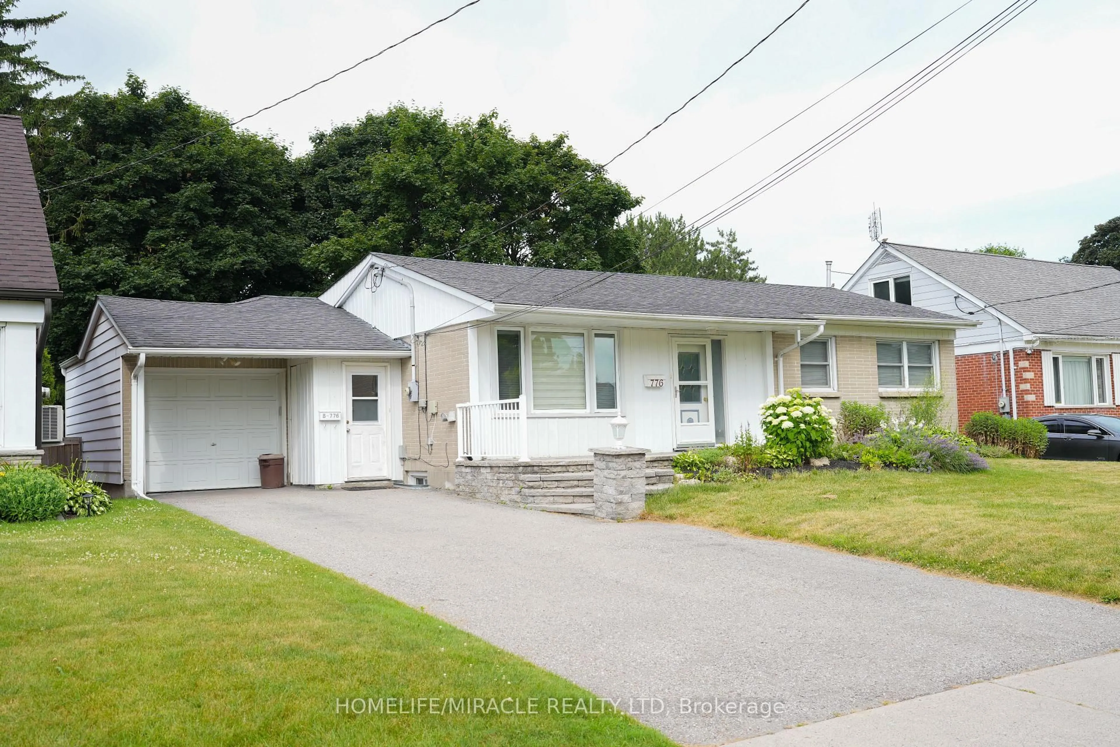 A pic from outside/outdoor area/front of a property/back of a property/a pic from drone, street for 776 Grierson St, Oshawa Ontario L1G 5J7