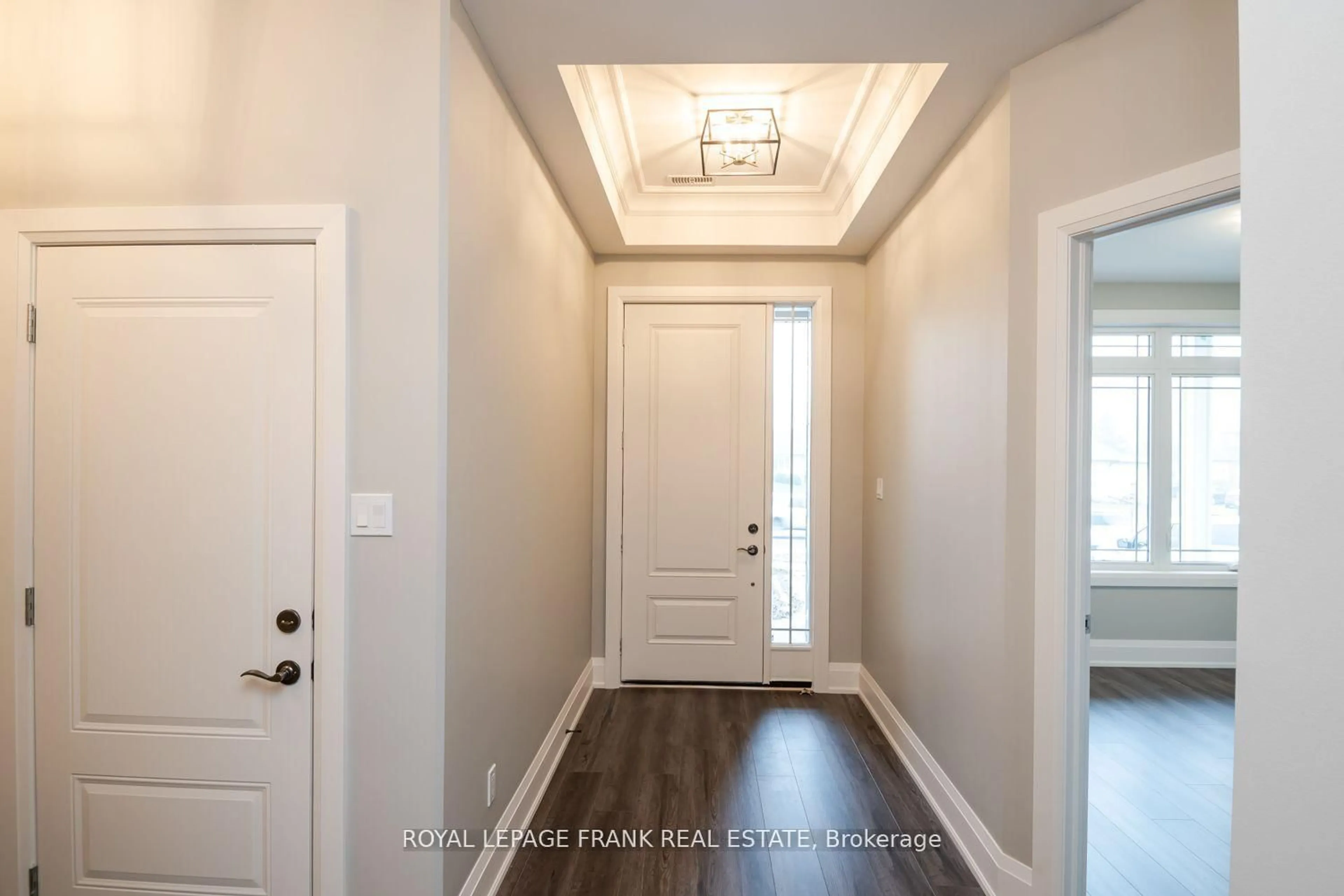 Indoor entryway for 16040 Simcoe St, Scugog Ontario L9L 1S7