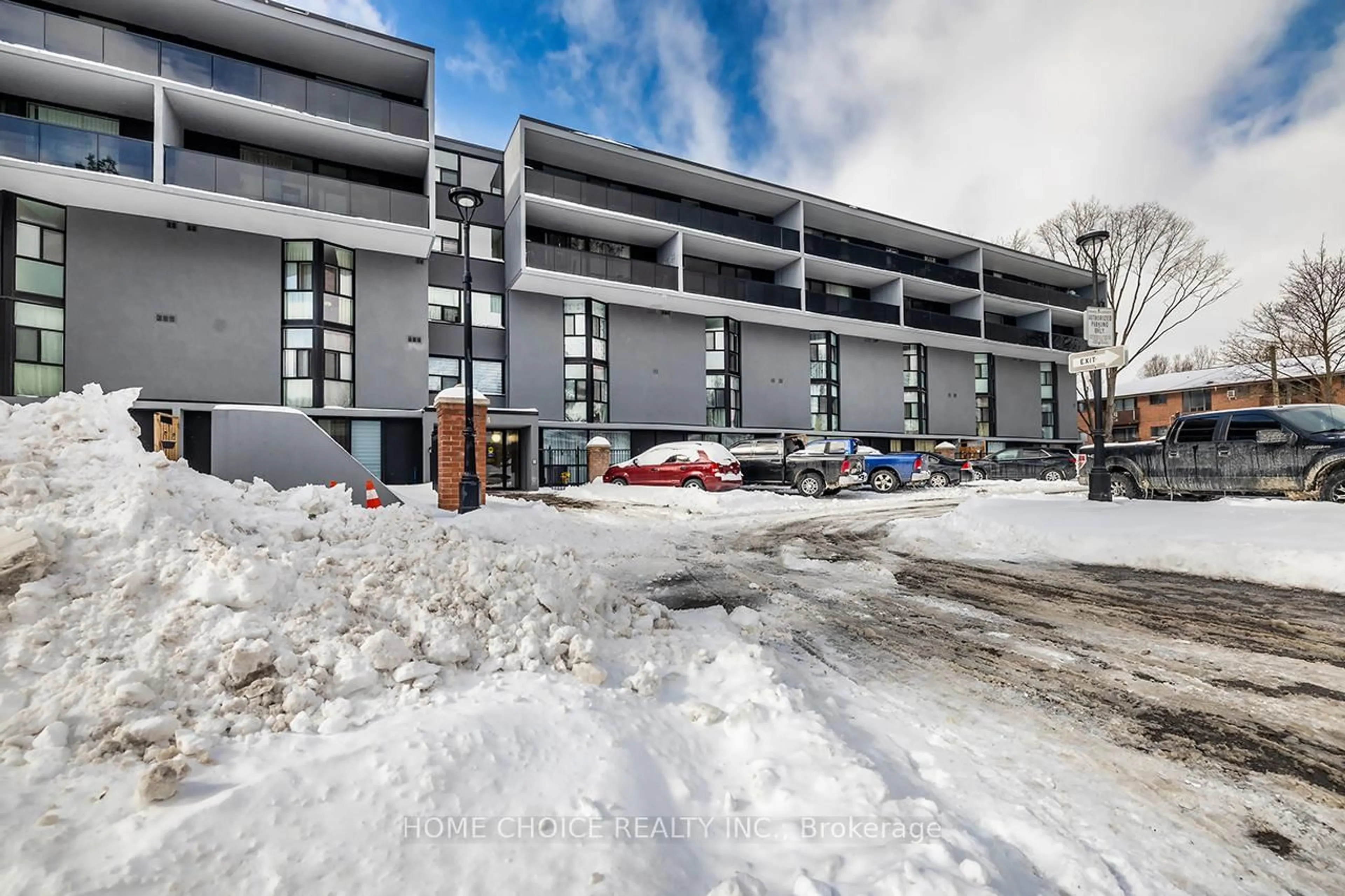 Unknown for 454 Centre St #412, Oshawa Ontario L1H 4C2