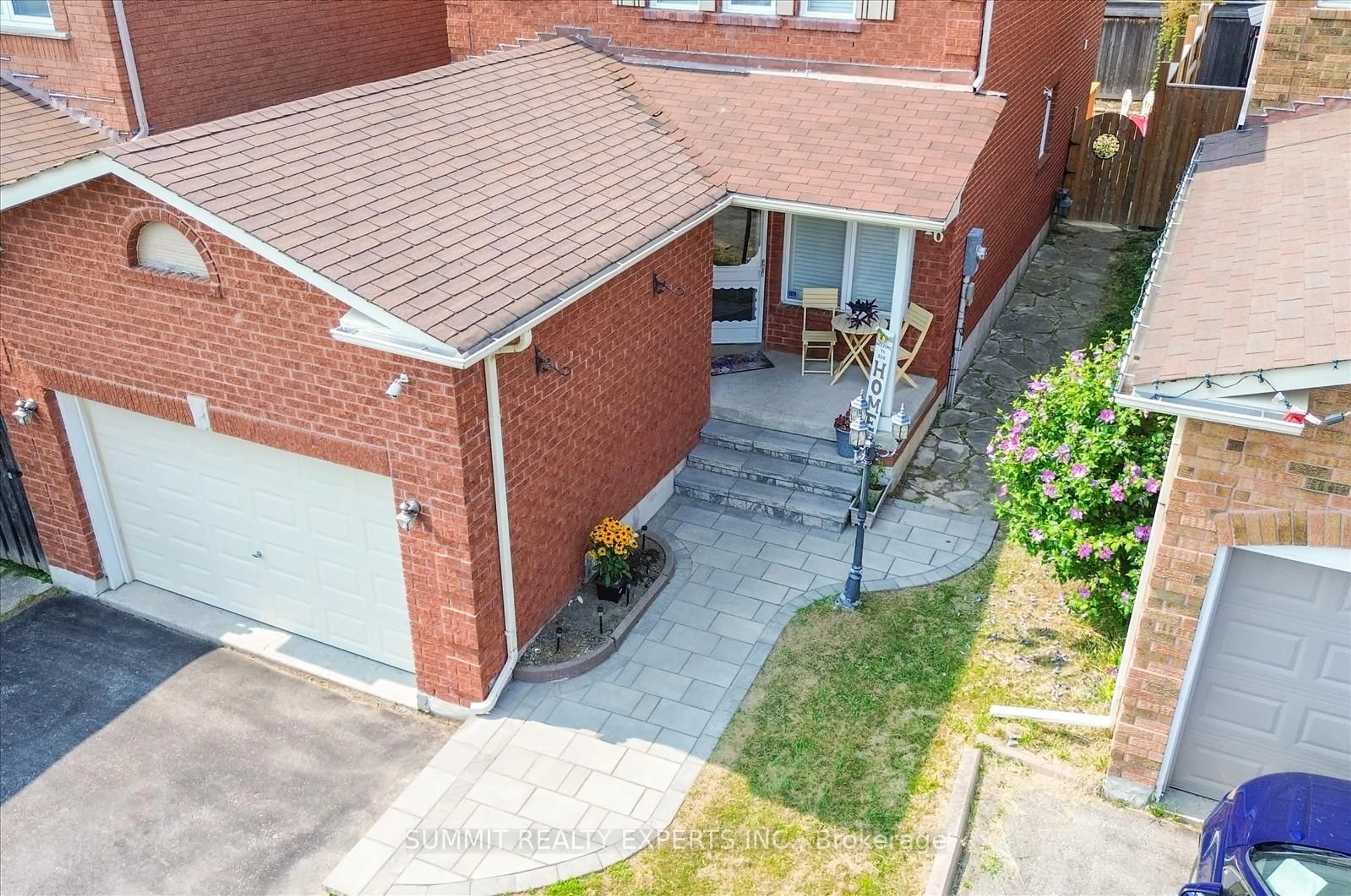 A pic from outside/outdoor area/front of a property/back of a property/a pic from drone, street for 16 Candler Crt, Clarington Ontario L1C 4S9