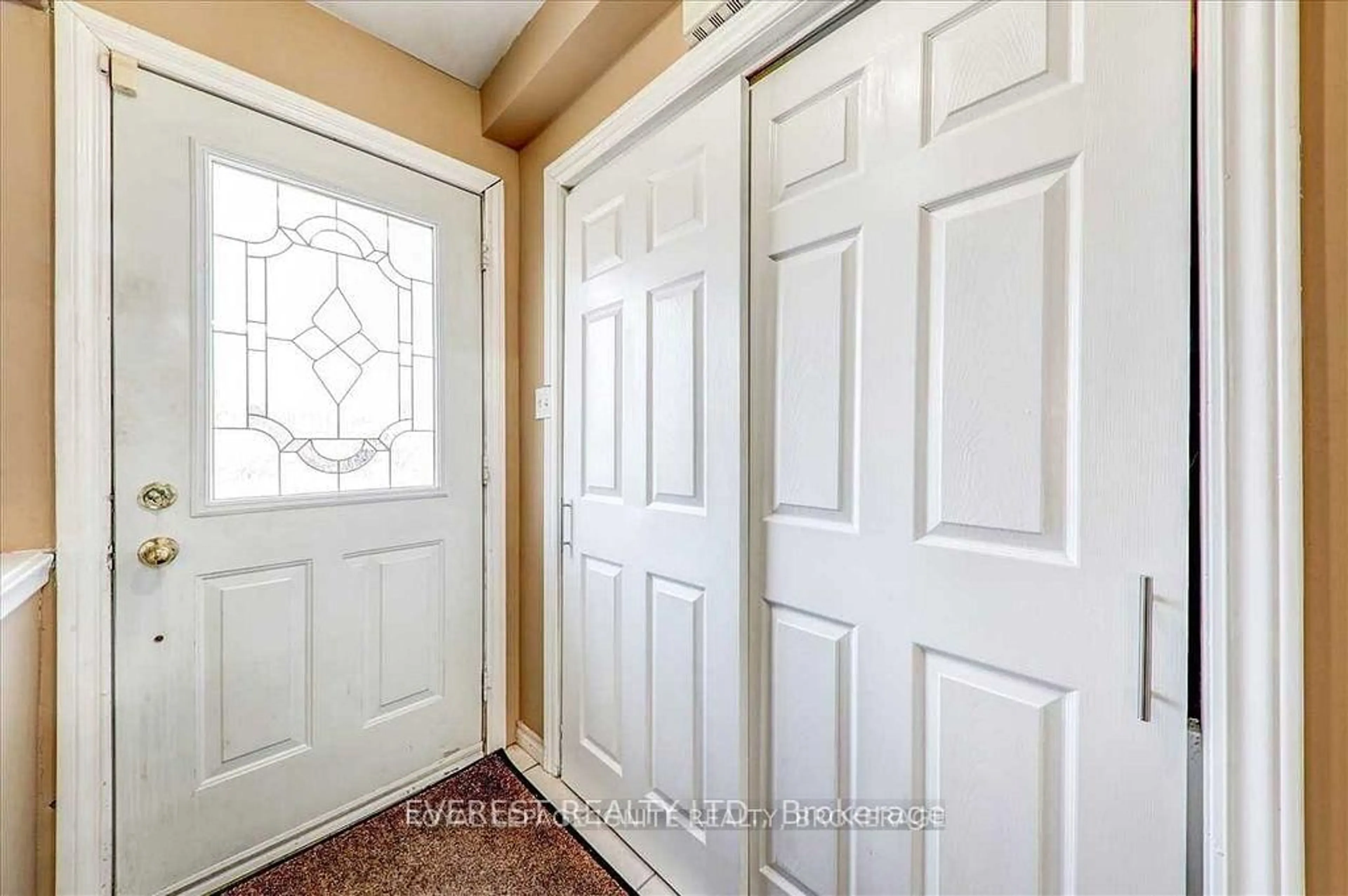 Indoor entryway for 9 Benlight Cres, Toronto Ontario M1H 1P4