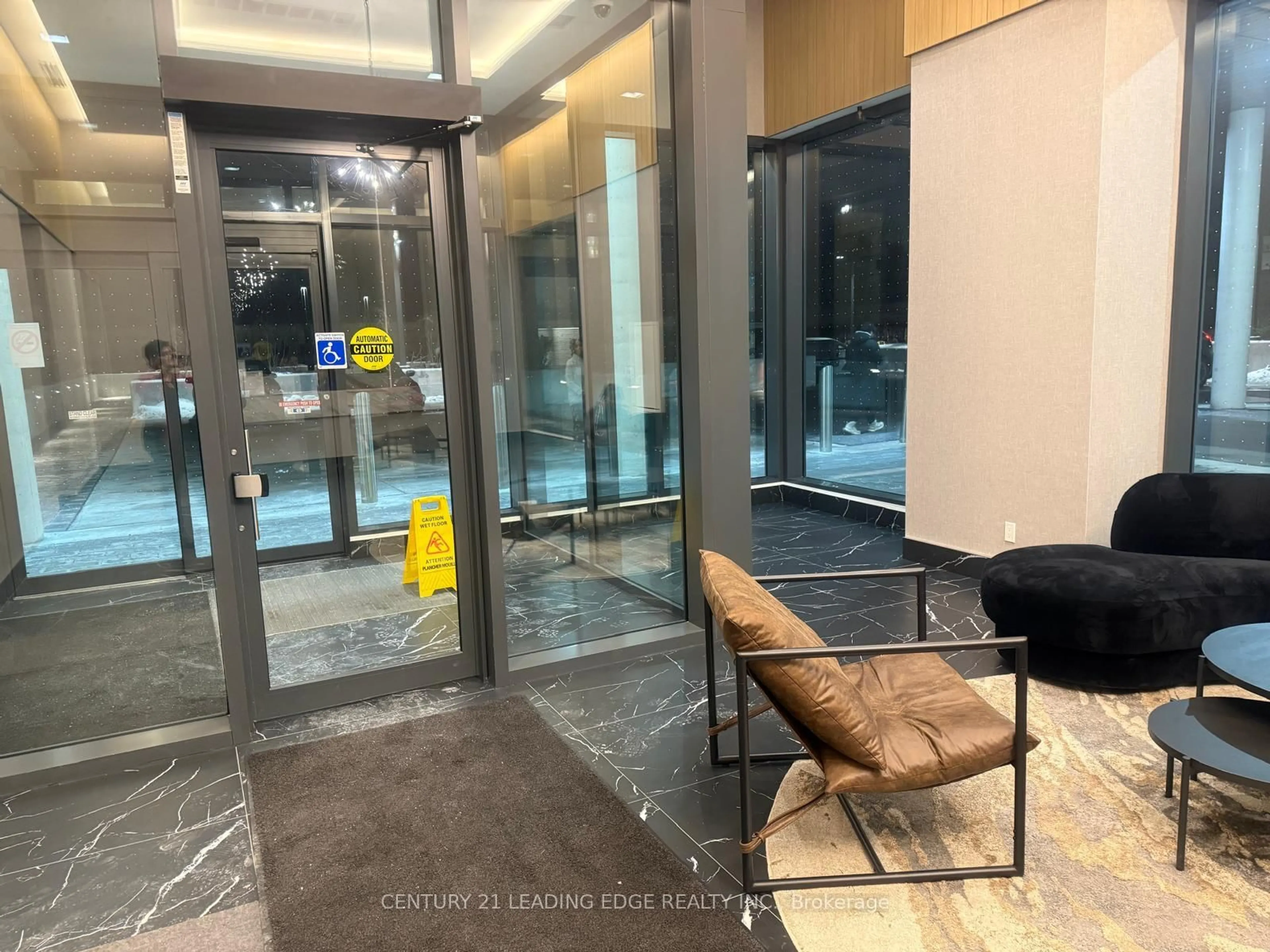 Indoor foyer for 1350 Ellesmere Rd #613, Toronto Ontario M1P 0G6