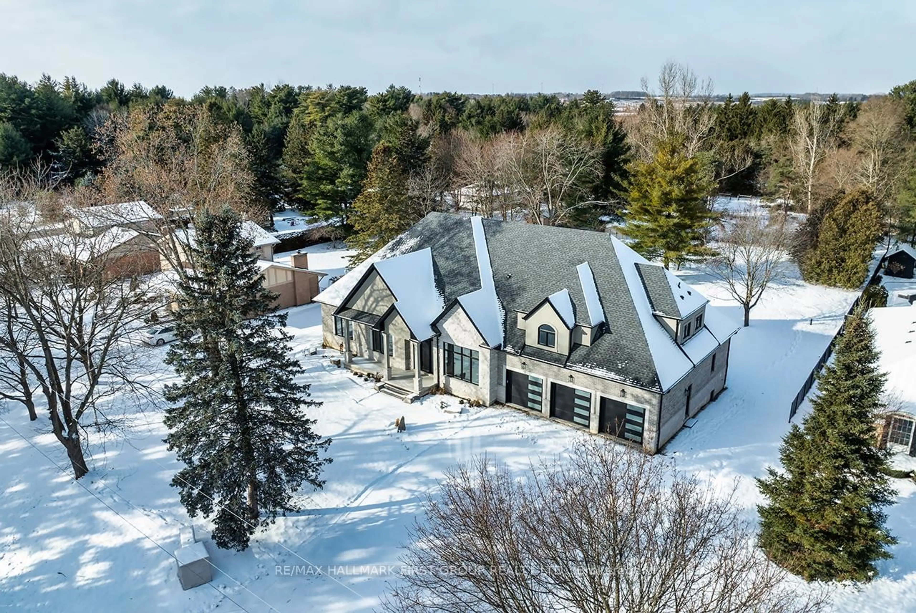 A pic from outside/outdoor area/front of a property/back of a property/a pic from drone, unknown for 10 Philips Rd, Whitby Ontario L1M 1G7