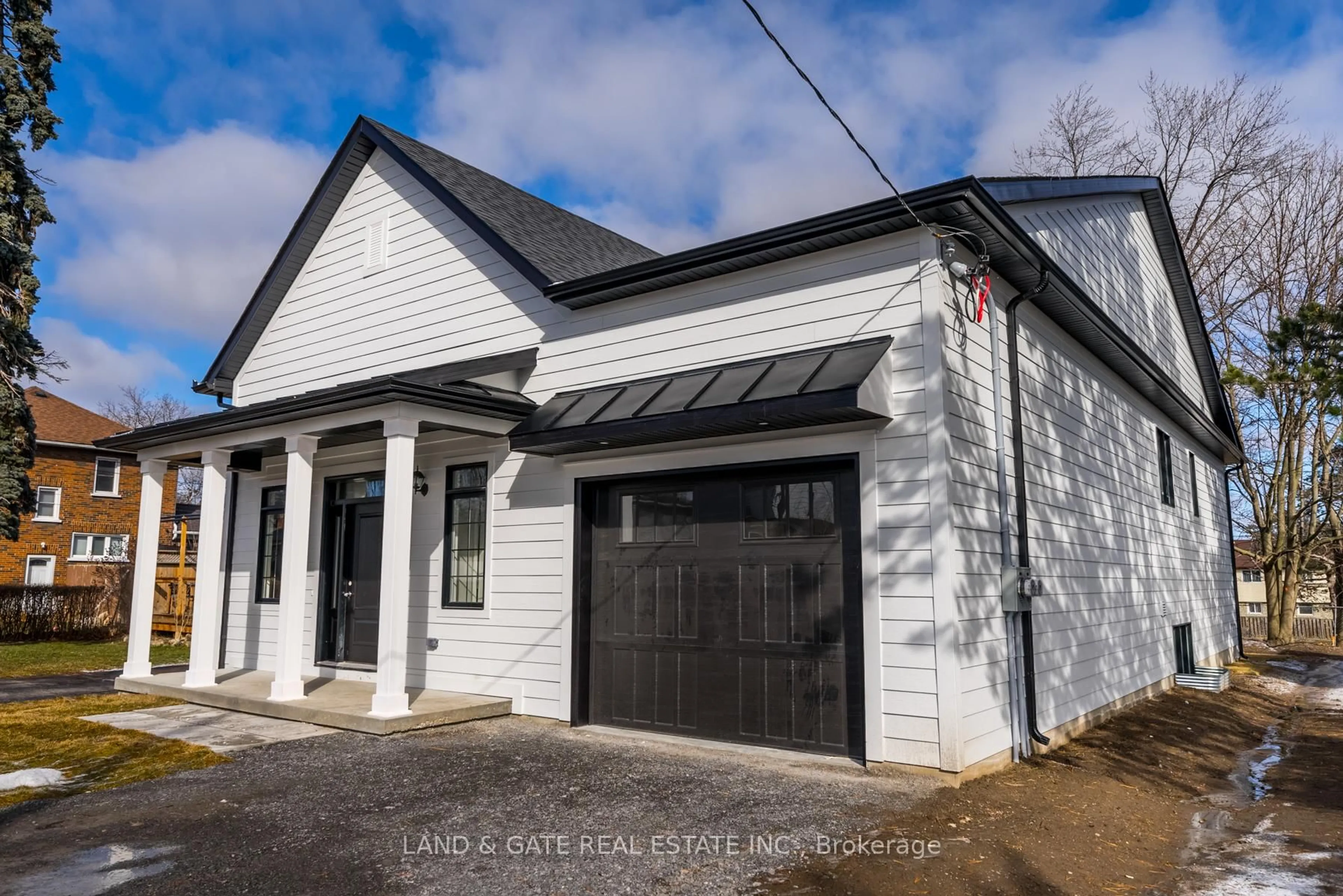 Unknown for 127 Gibbons St, Oshawa Ontario L1J 4Y1