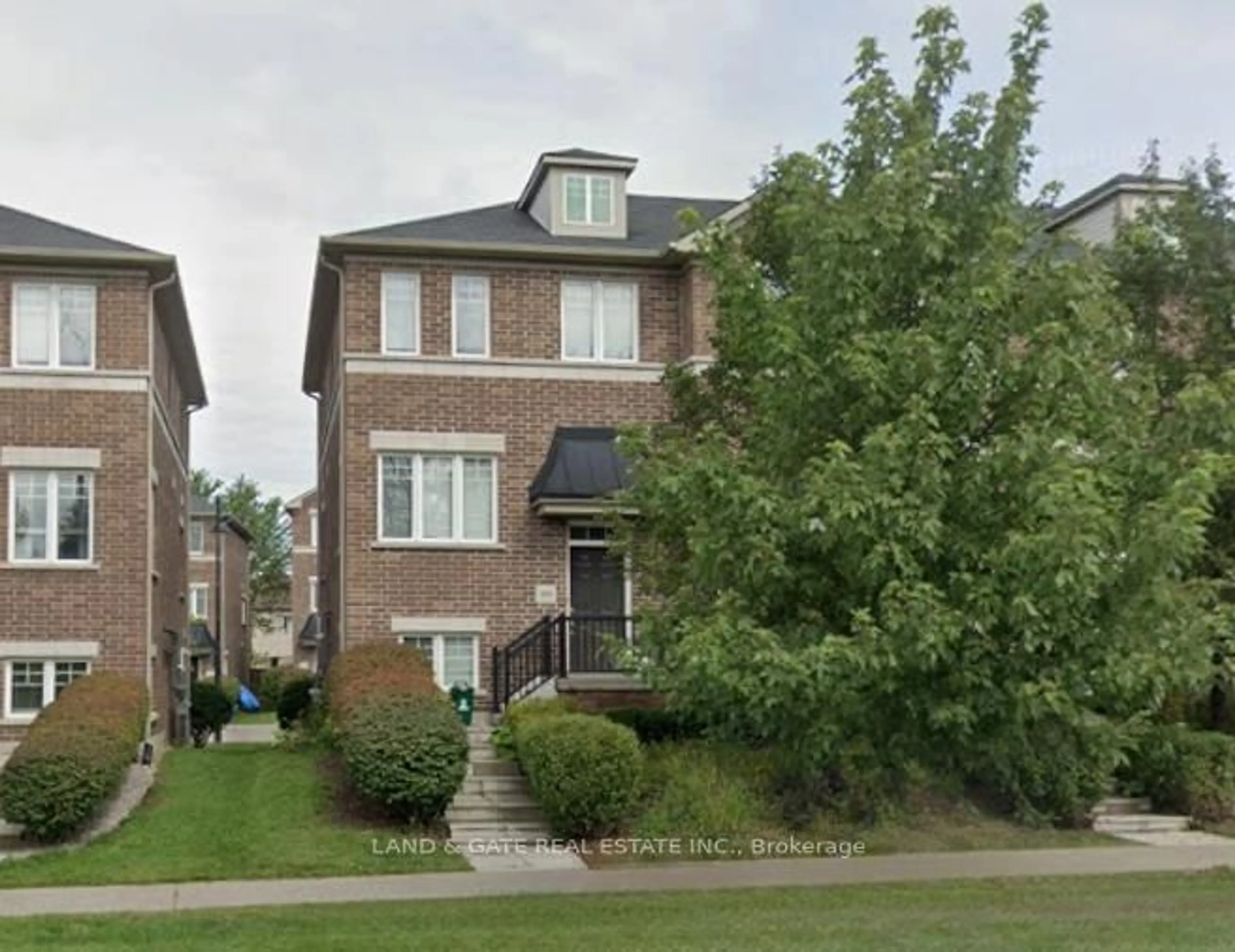 Home with brick exterior material, street for 466 Meadowglade Rd, Clarington Ontario L1E 2W8