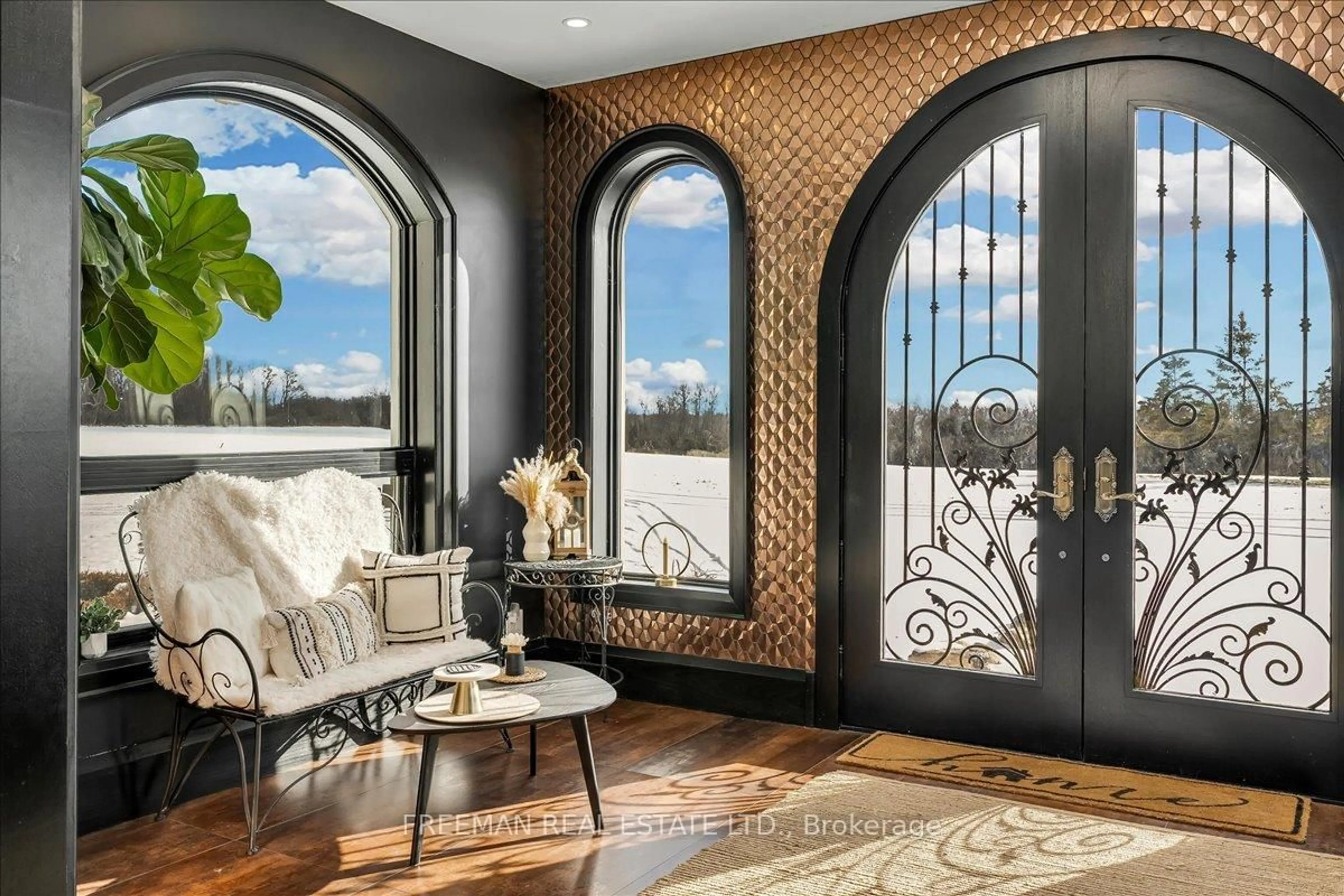 Indoor entryway for 3655 Hancock Rd, Clarington Ontario L1E 2M1