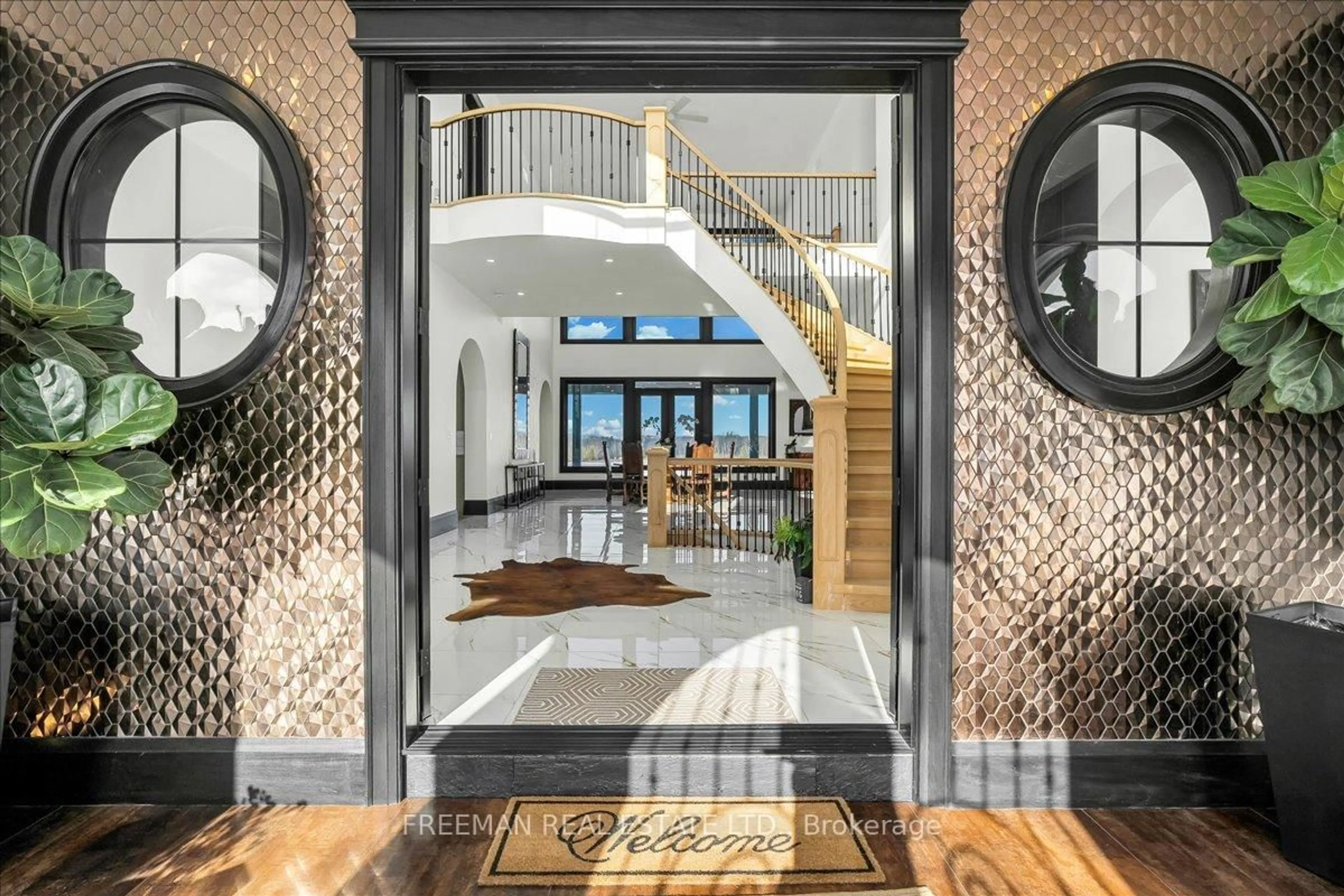 Indoor entryway for 3655 Hancock Rd, Clarington Ontario L1E 2M1