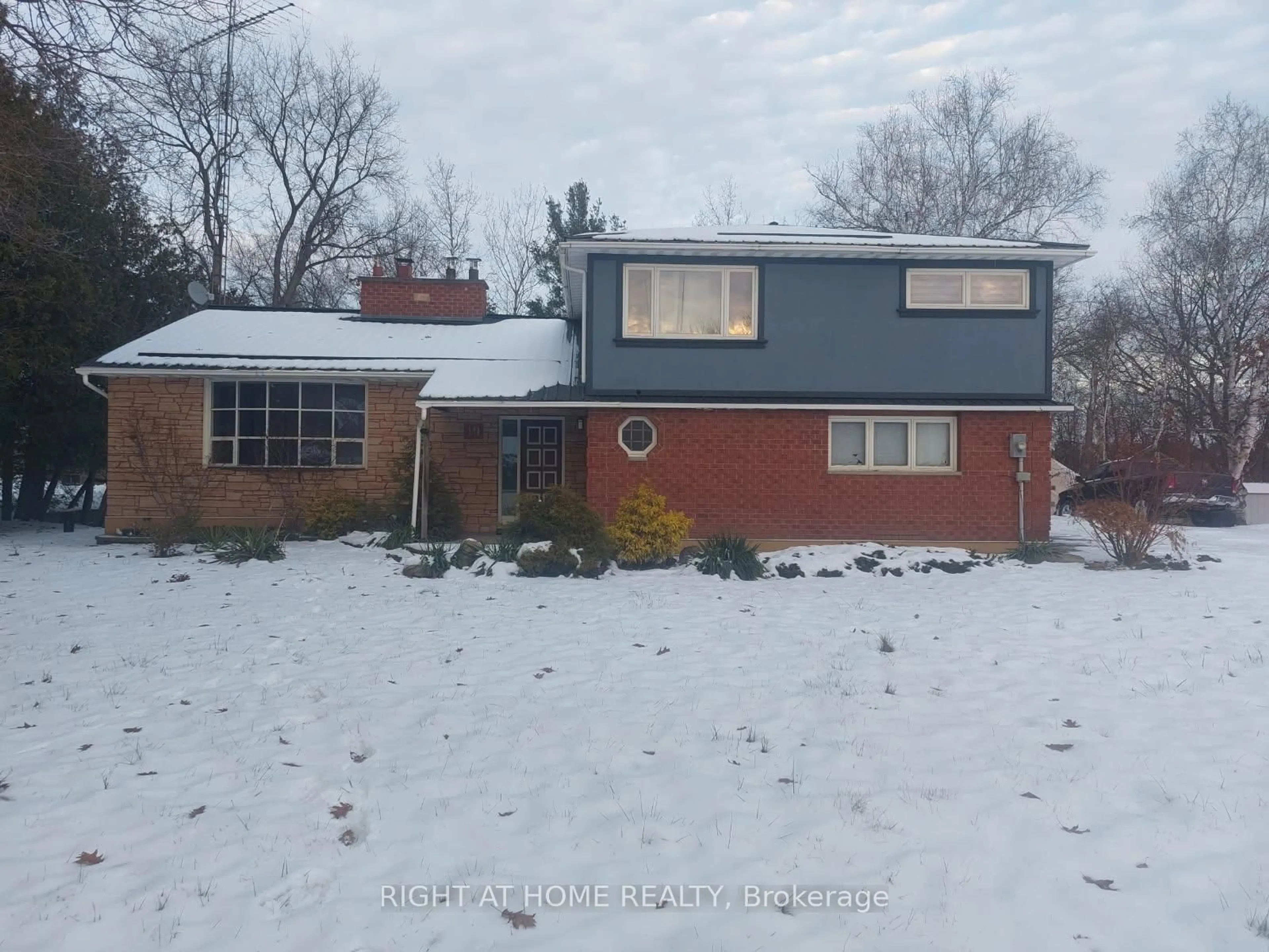 A pic from outside/outdoor area/front of a property/back of a property/a pic from drone, street for 19 Shepherd Rd, Whitby Ontario L1M 1G8