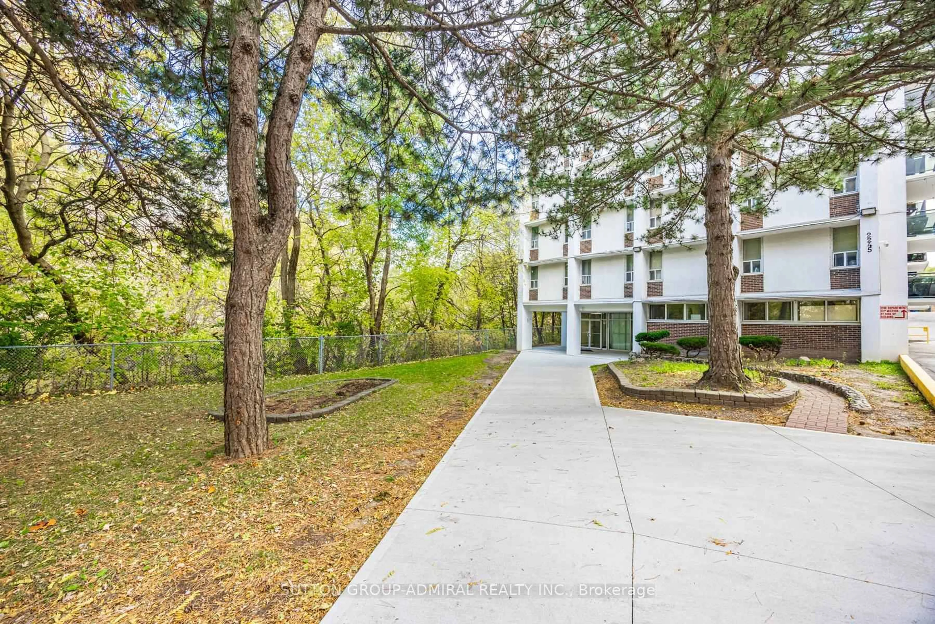 Patio, forest/trees view for 2245 Eglinton Ave #209, Toronto Ontario M1K 2N3