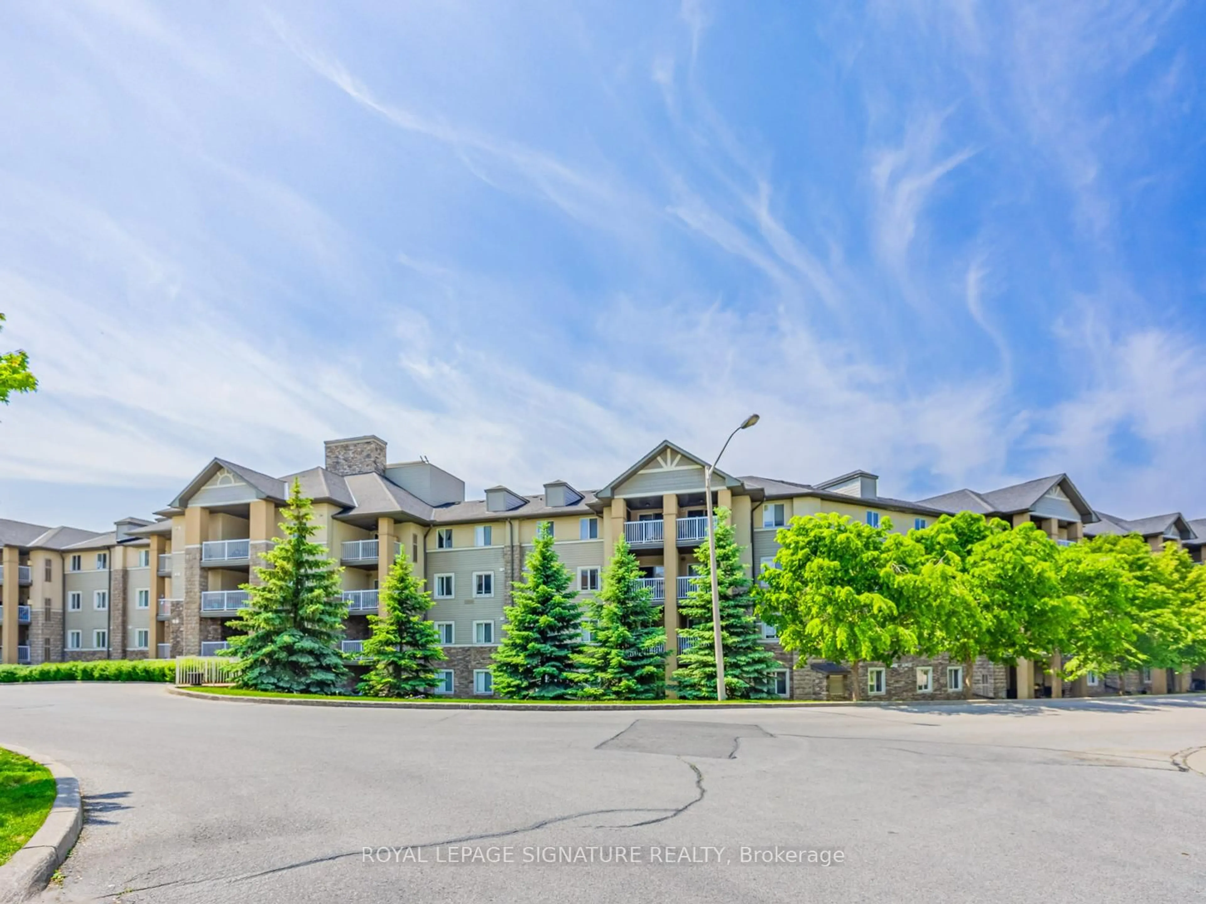 A pic from outside/outdoor area/front of a property/back of a property/a pic from drone, mountain view for 684 Warden Ave #430, Toronto Ontario M1L 4W4