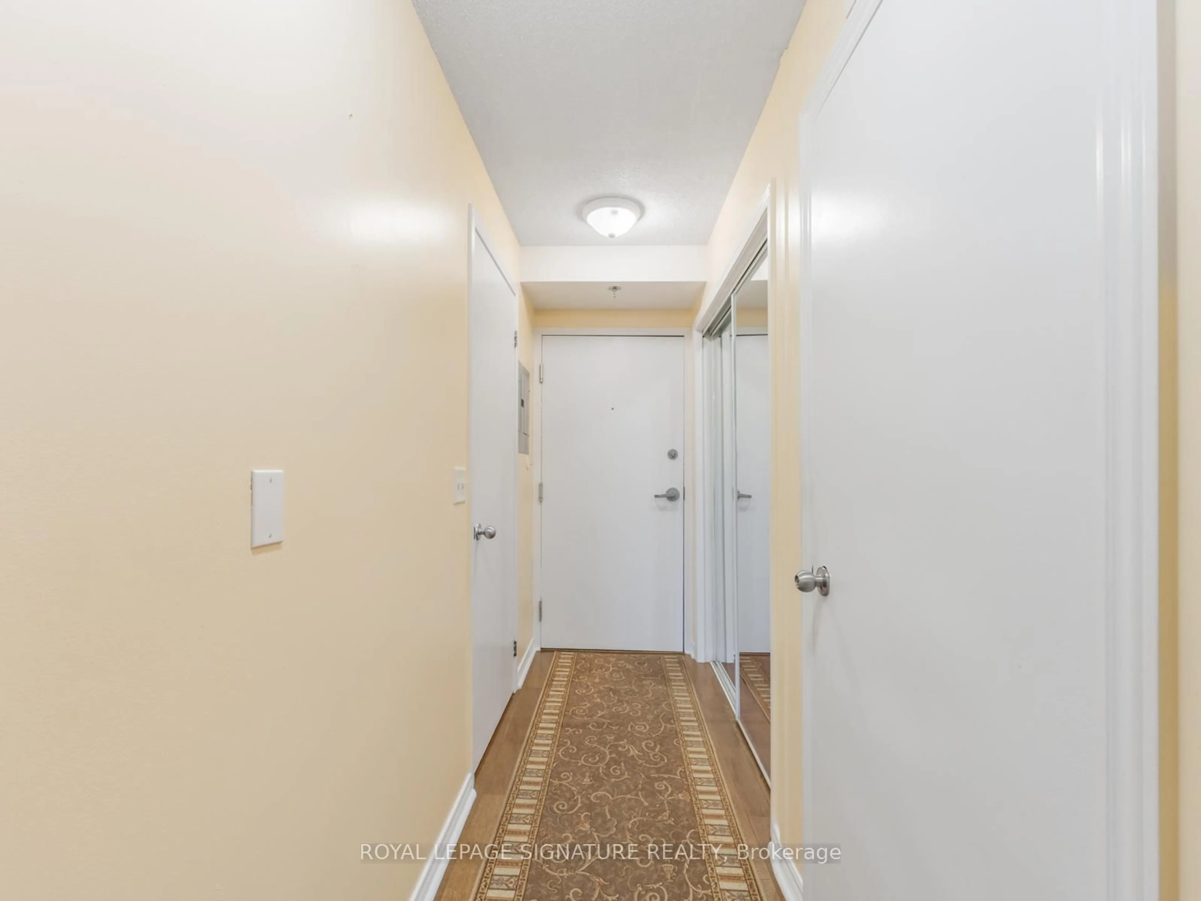 Indoor entryway for 684 Warden Ave #430, Toronto Ontario M1L 4W4