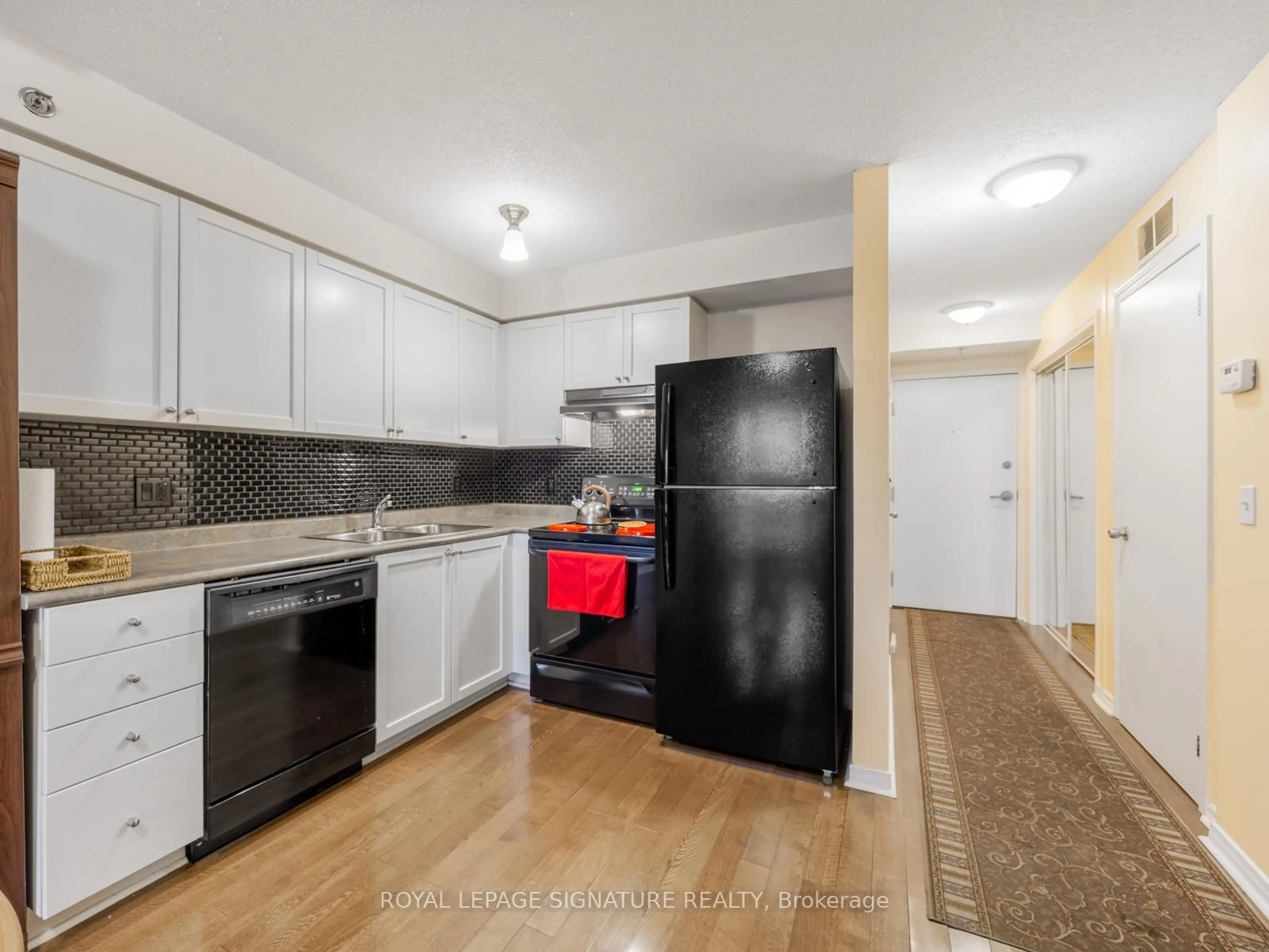 Standard kitchen, unknown for 684 Warden Ave #430, Toronto Ontario M1L 4W4