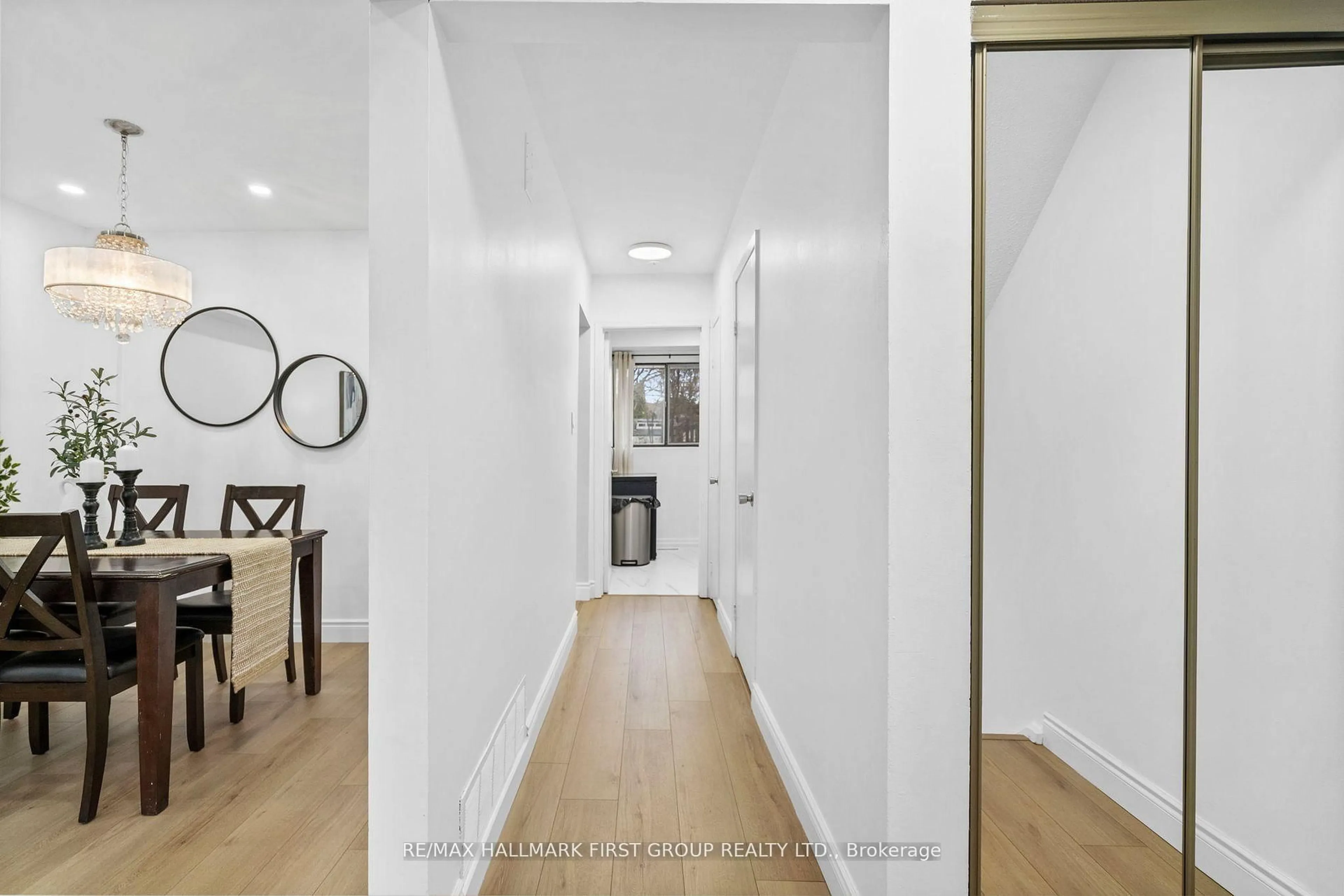 Indoor entryway for 350 Camelot Crt #7, Oshawa Ontario L1G 6P7