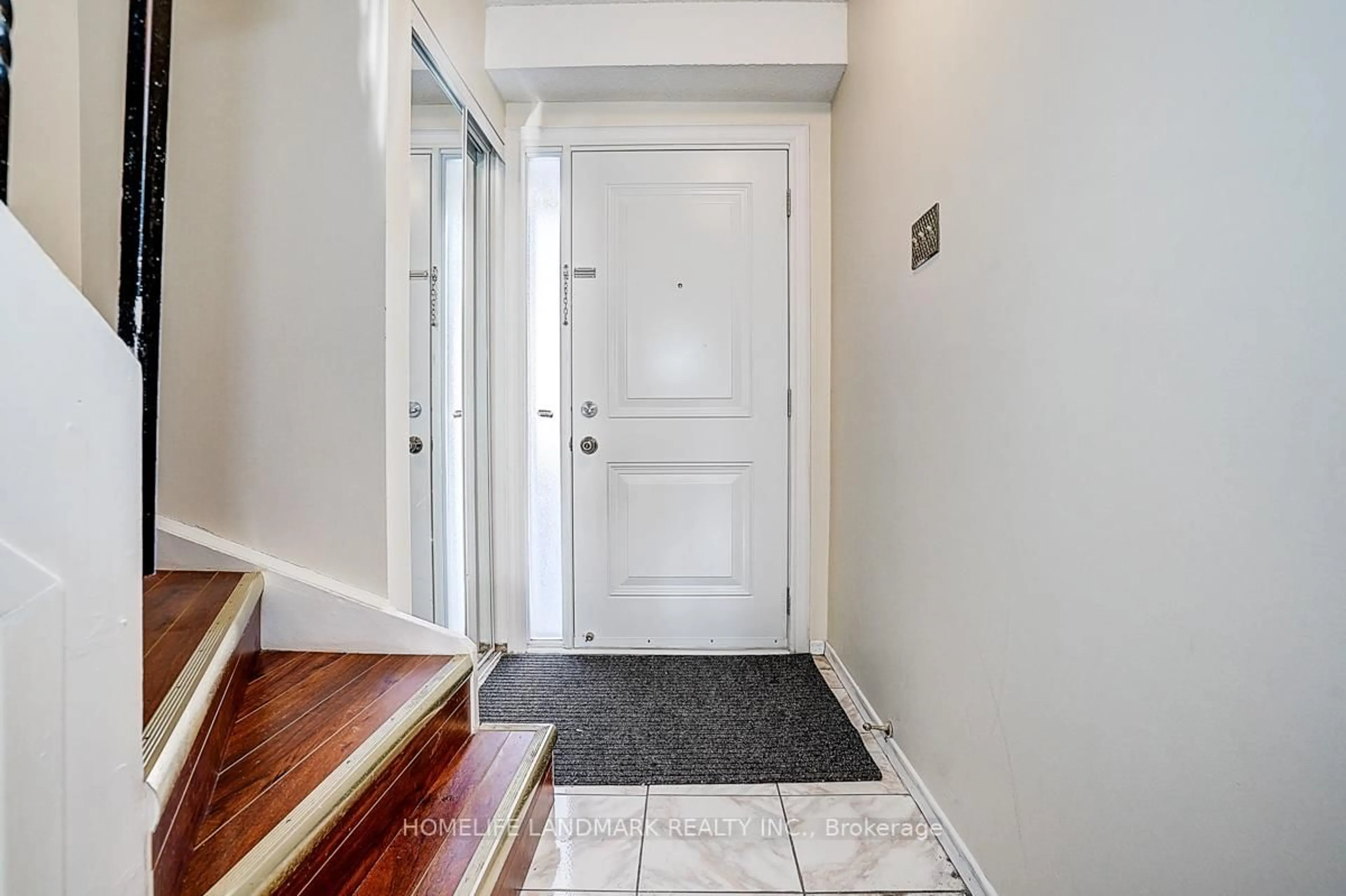 Indoor entryway for 1121 Sandhurst Circ #32, Toronto Ontario M1V 1V4