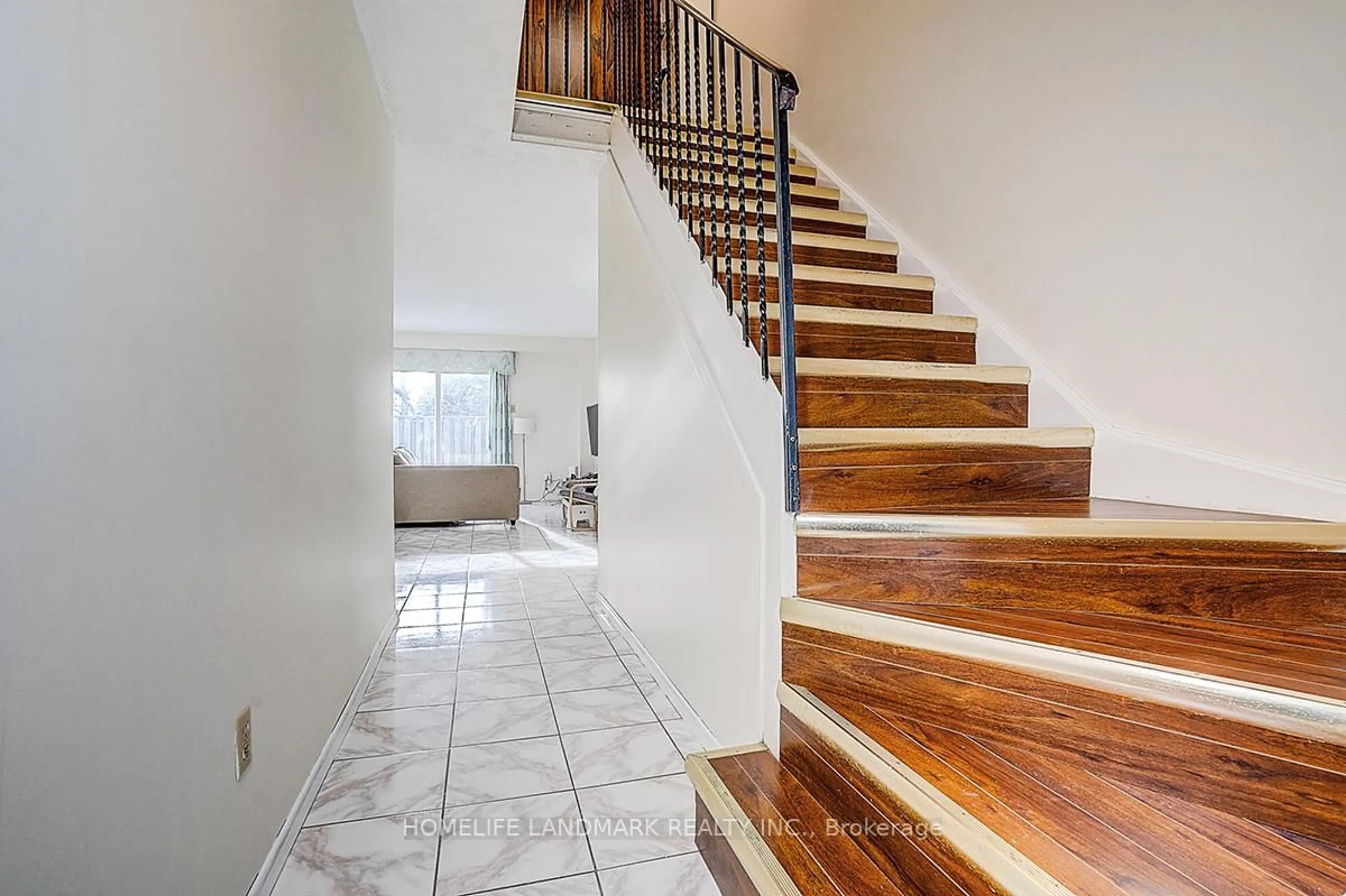 Unknown for 1121 Sandhurst Circ #32, Toronto Ontario M1V 1V4