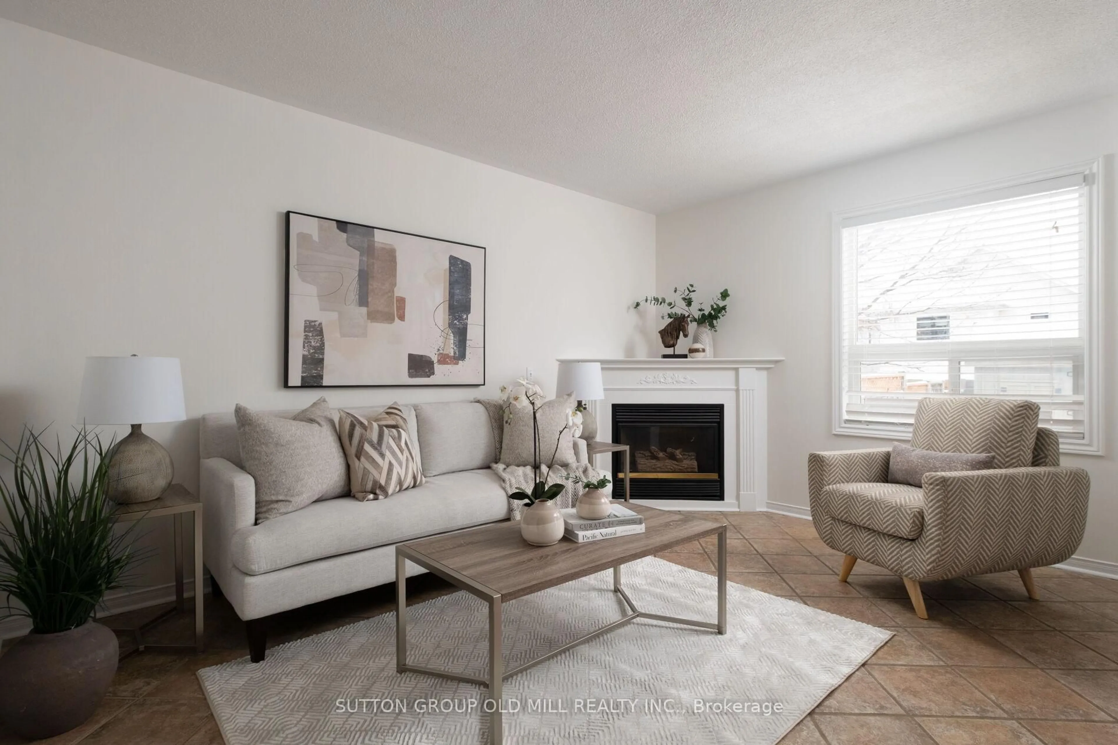 Living room with furniture, unknown for 66 Zachary Pl, Whitby Ontario L1M 1E1