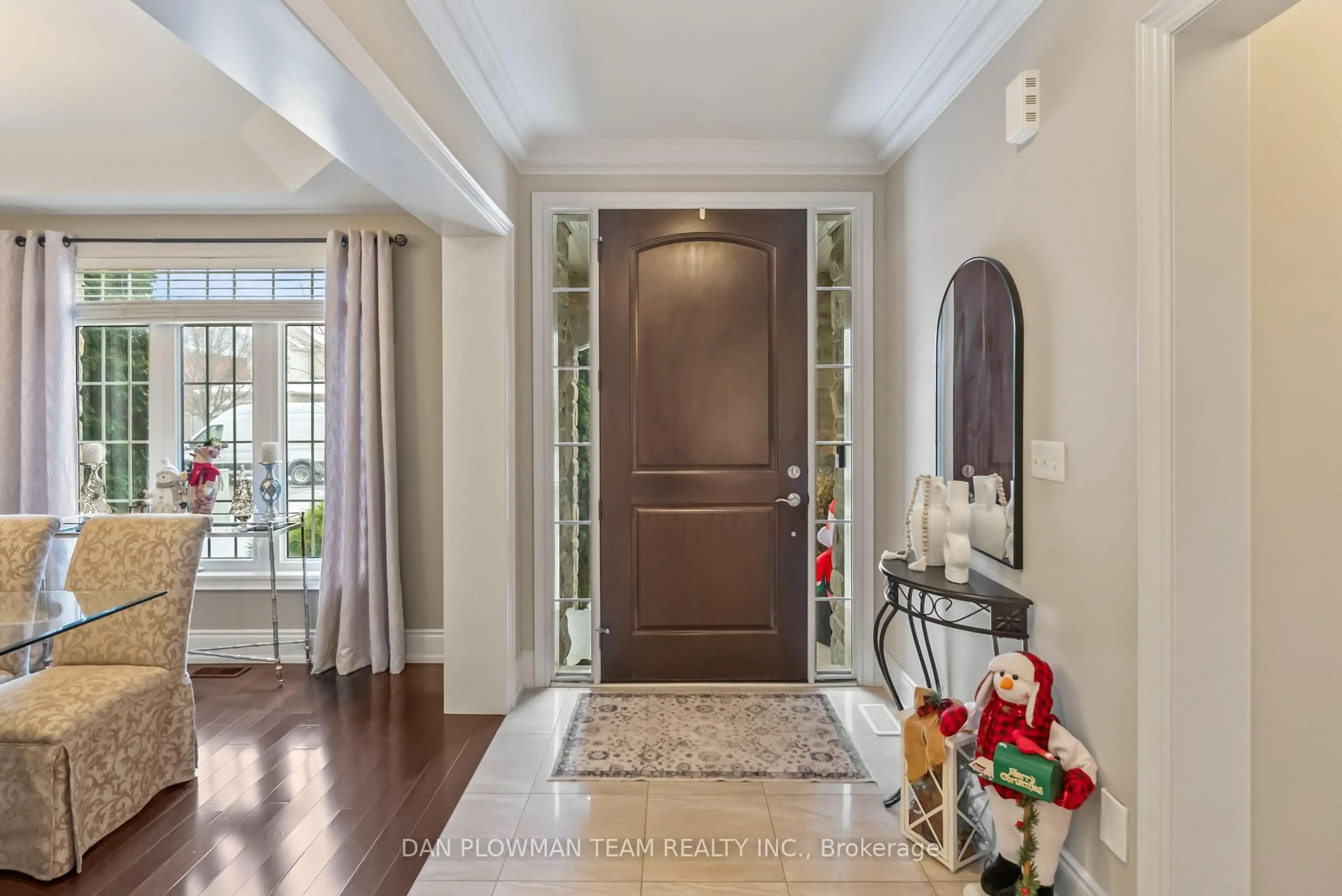 Indoor entryway for 3 Serene Crt, Whitby Ontario L1R 0L6