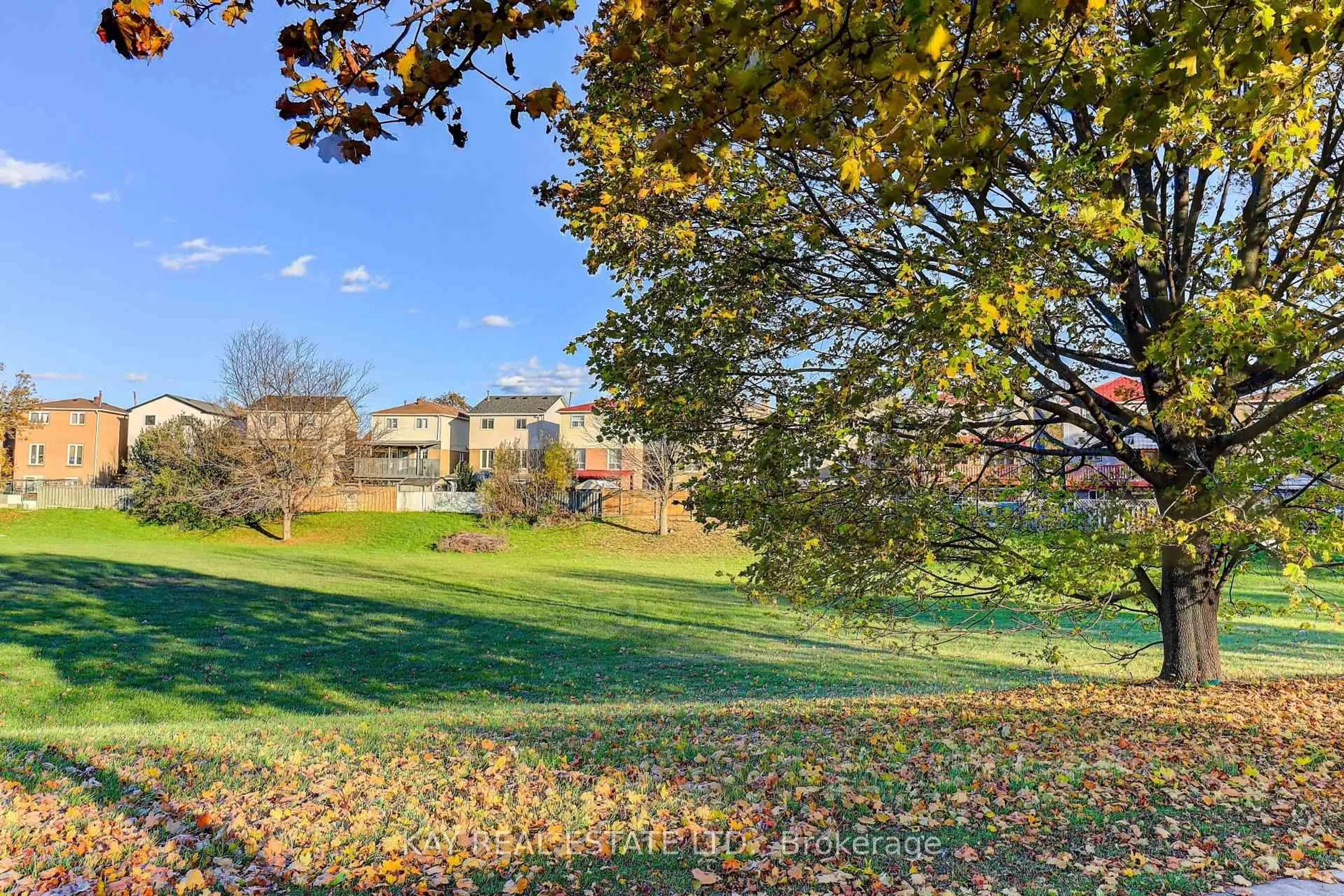 A pic from outside/outdoor area/front of a property/back of a property/a pic from drone, water/lake/river/ocean view for 125 Littleleaf Dr, Toronto Ontario M1B 1Y7