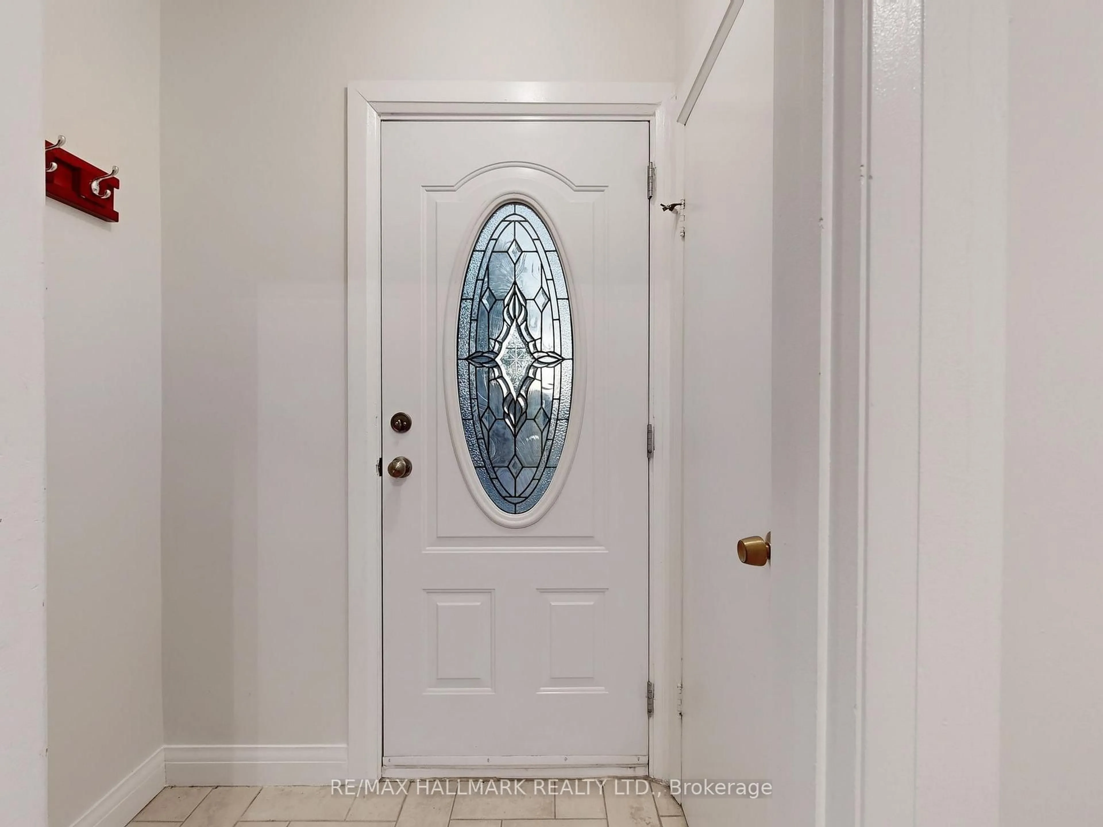 Indoor entryway for 1 Andrew Ave, Toronto Ontario M1M 3G8