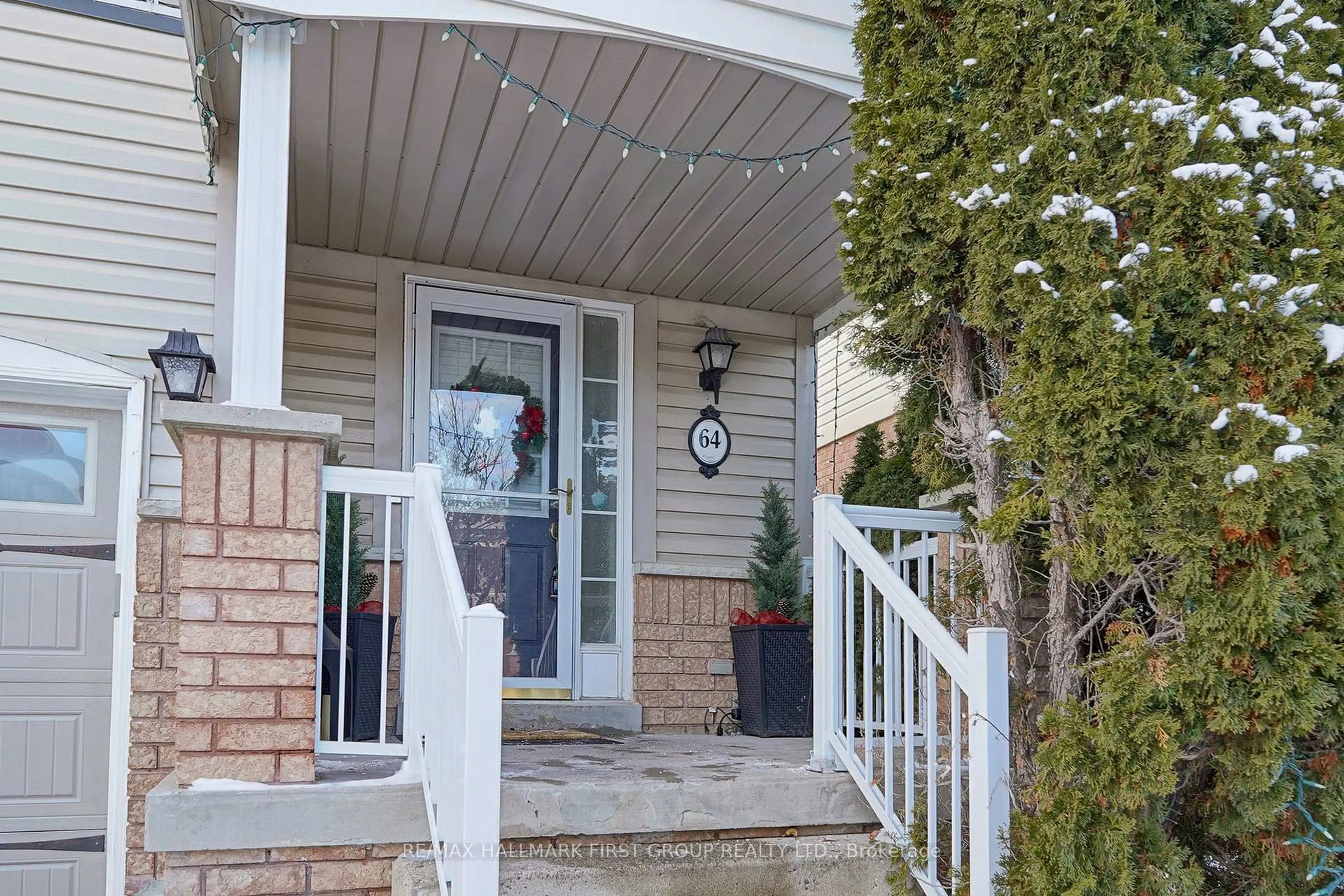 Indoor entryway for 64 Longueuil Pl, Whitby Ontario L1R 3H1