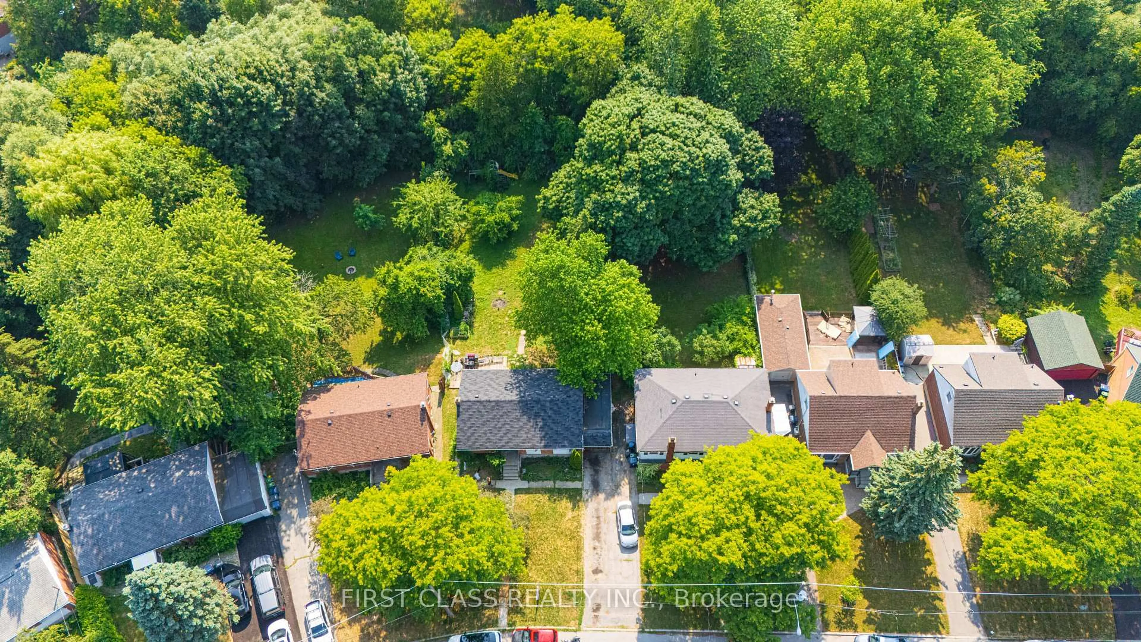 A pic from outside/outdoor area/front of a property/back of a property/a pic from drone, street for 22 Hopecrest Cres, Toronto Ontario M1K 2K4