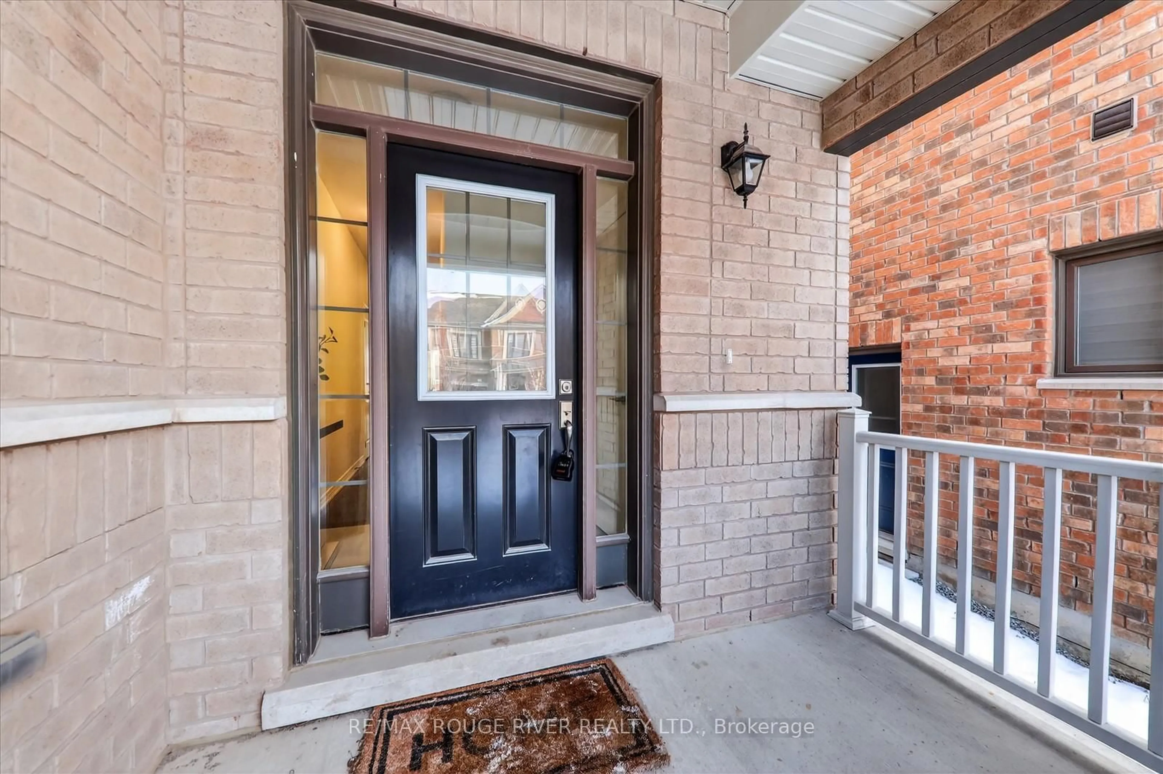 Indoor entryway for 124 Laing Dr, Whitby Ontario L1P 0N5