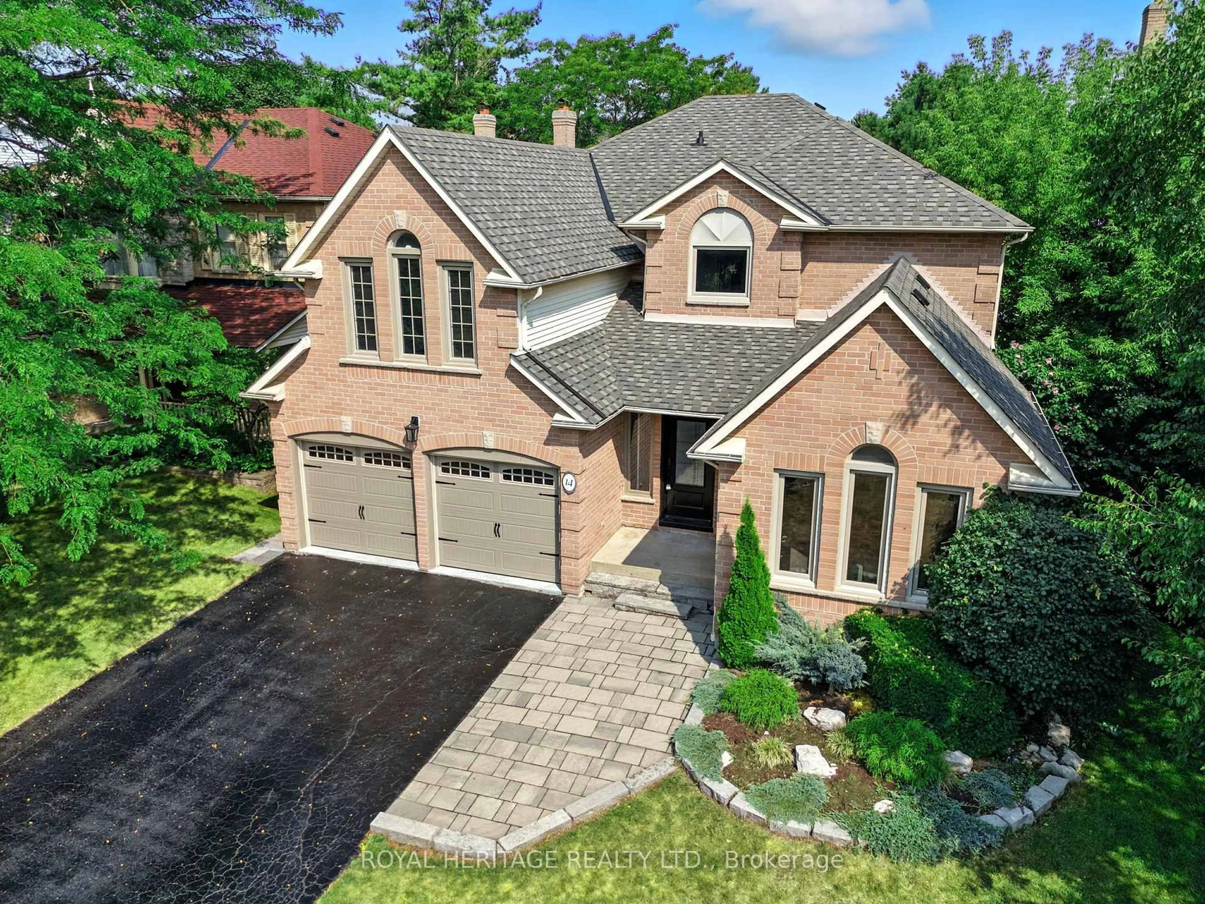 A pic from outside/outdoor area/front of a property/back of a property/a pic from drone, street for 14 Balsdon Cres, Whitby Ontario L1P 1L5