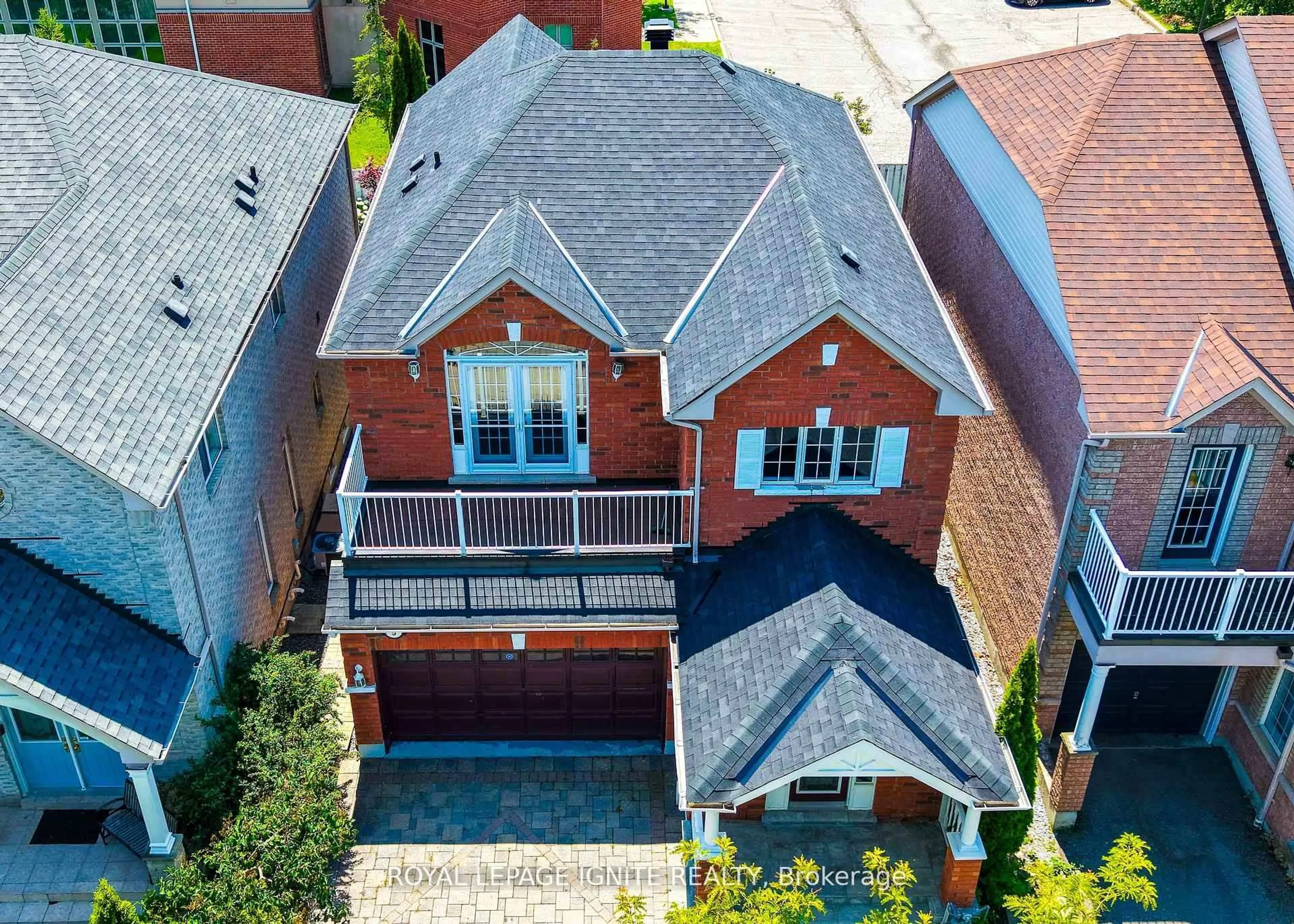 A pic from outside/outdoor area/front of a property/back of a property/a pic from drone, street for 5 Dent St, Ajax Ontario L1T 4E8