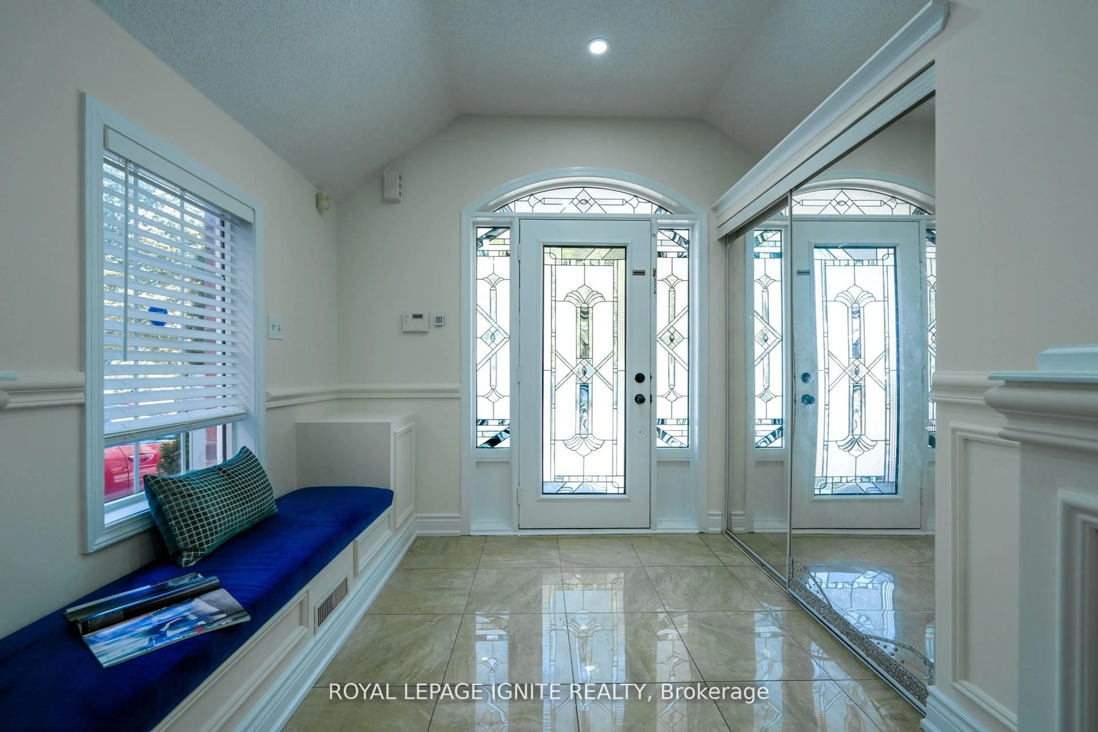 Indoor entryway for 5 Dent St, Ajax Ontario L1T 4E8