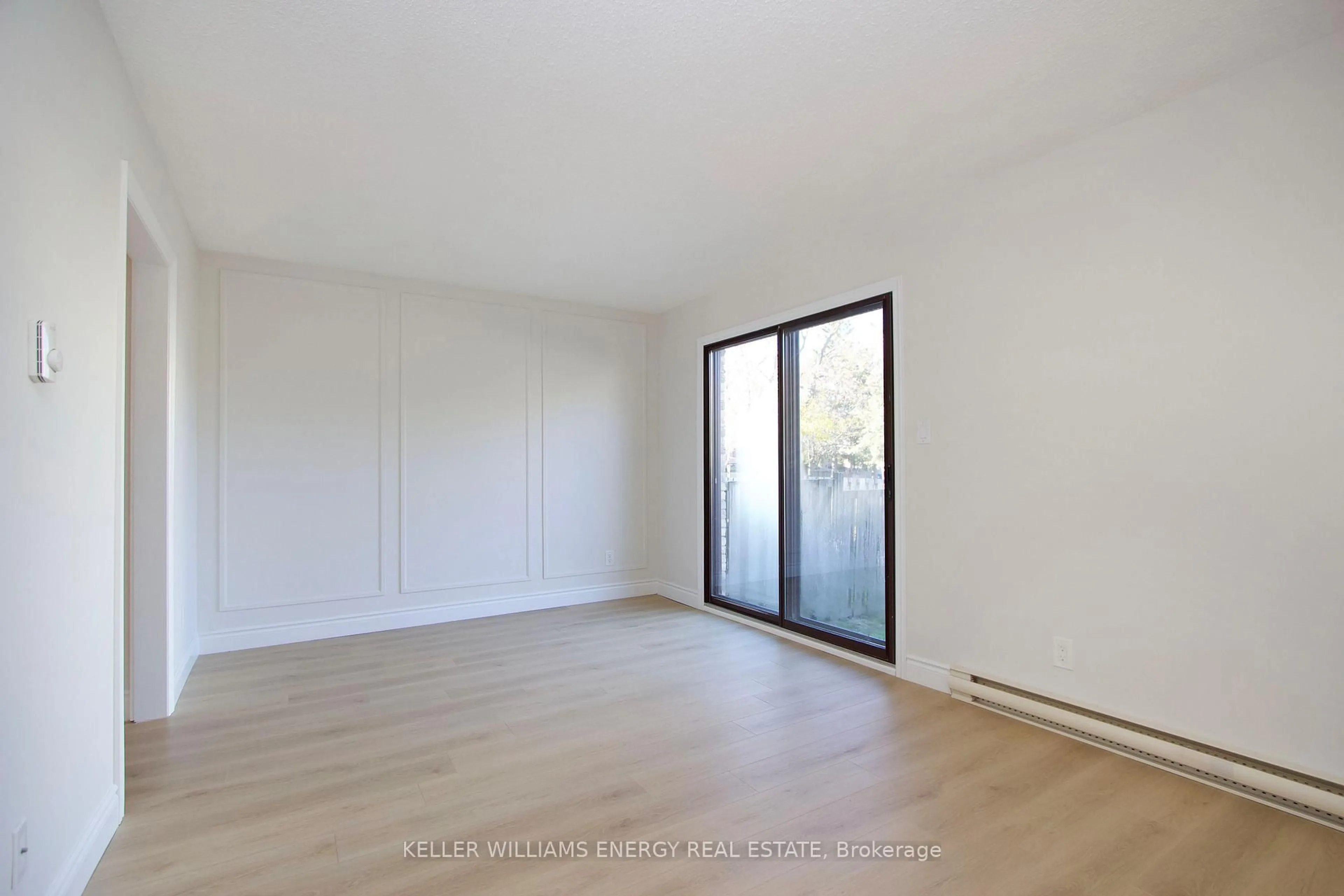 A pic of a room for 221 Ormond Dr #5, Oshawa Ontario L1G 6T7